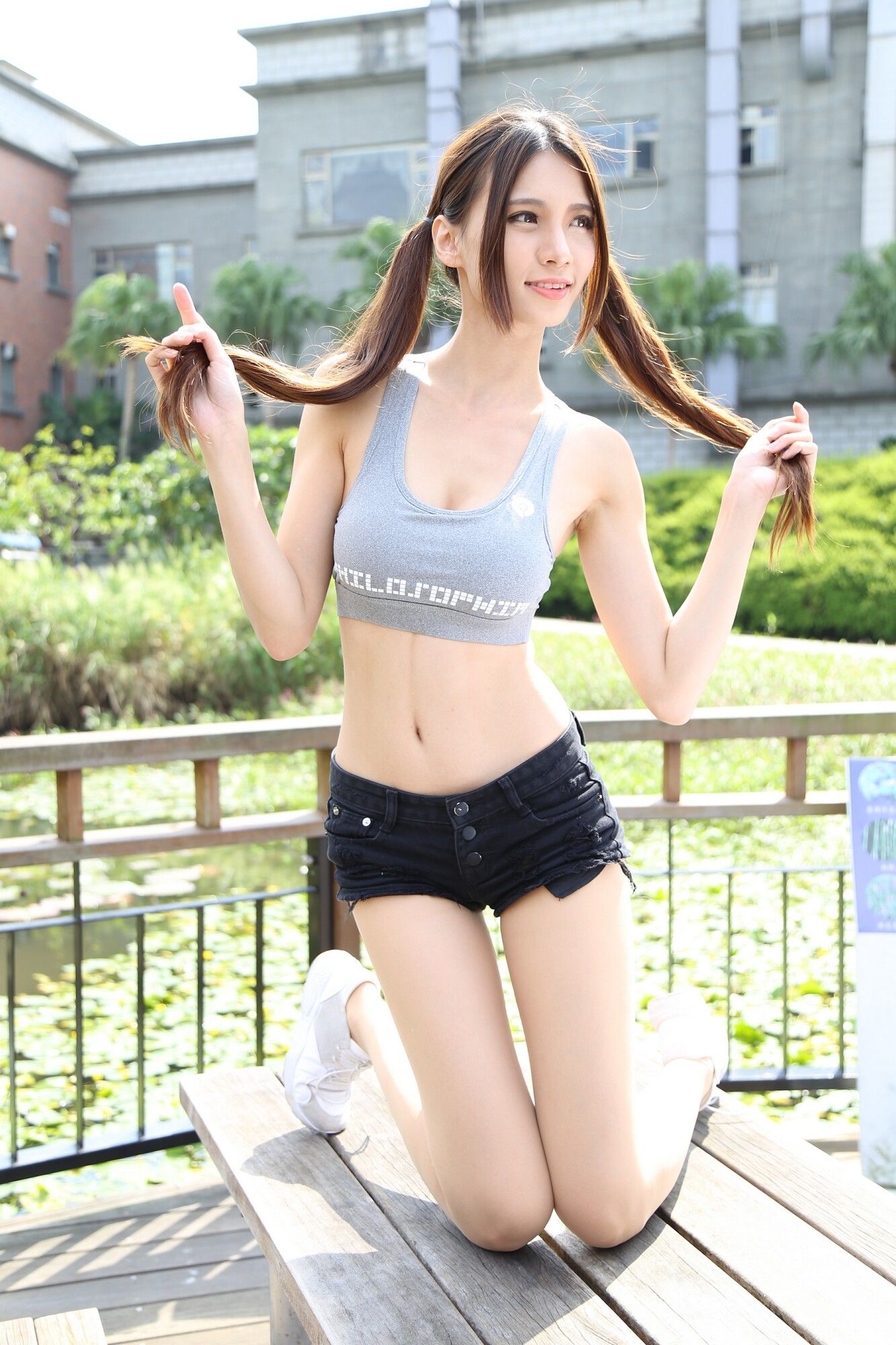 [台湾女神] 蔡译心 - 運動服外拍(热裤+肉丝）