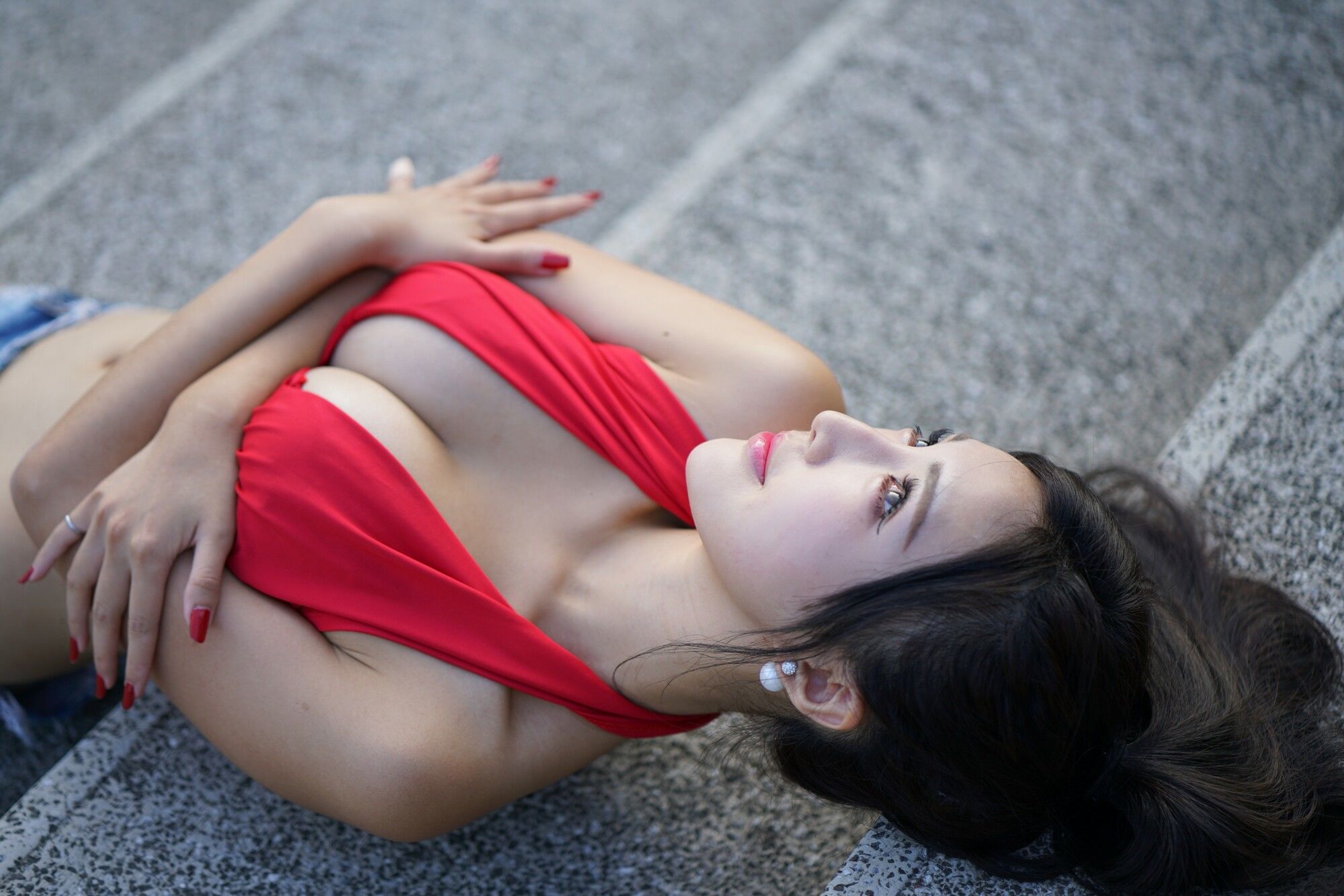 [台湾女神] 赵芸Syuan《台中美術館》牛仔长靴街拍