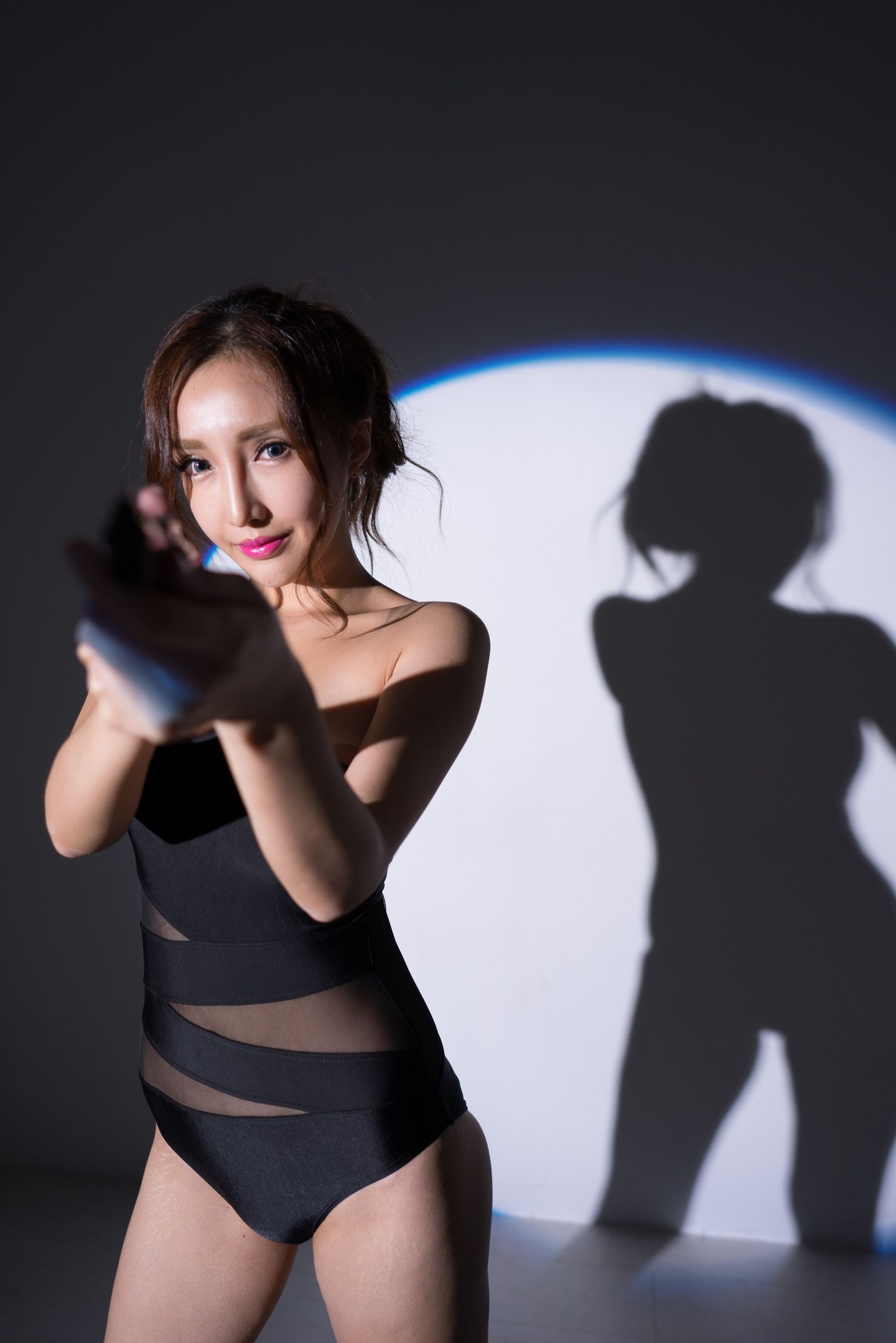 [台湾正妹] 赵芸Syuan《美女枪手+性感内衣》 写真合集
