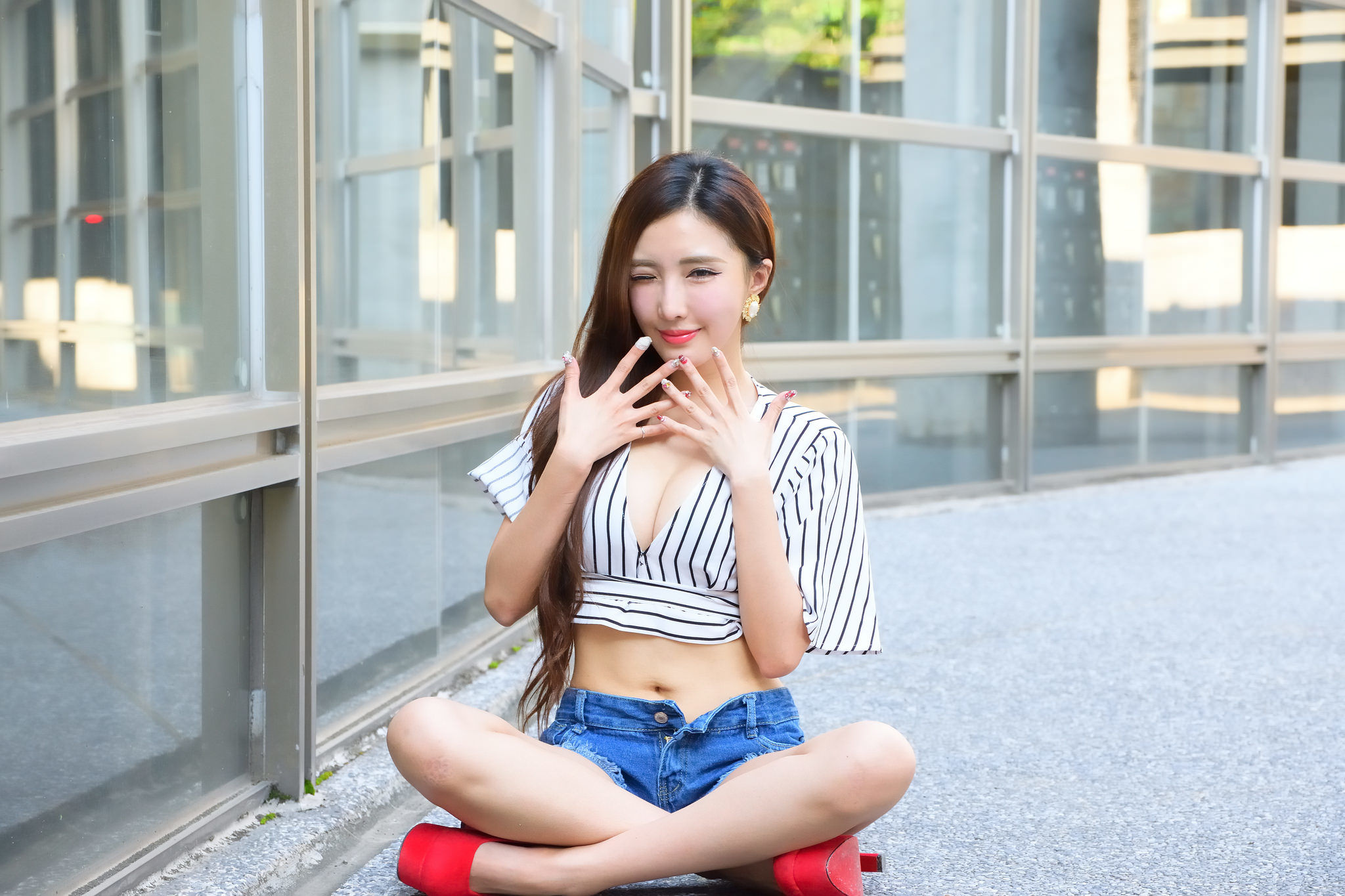 [台湾正妹] 赵芸Syuan《成熟长腿美女街拍》