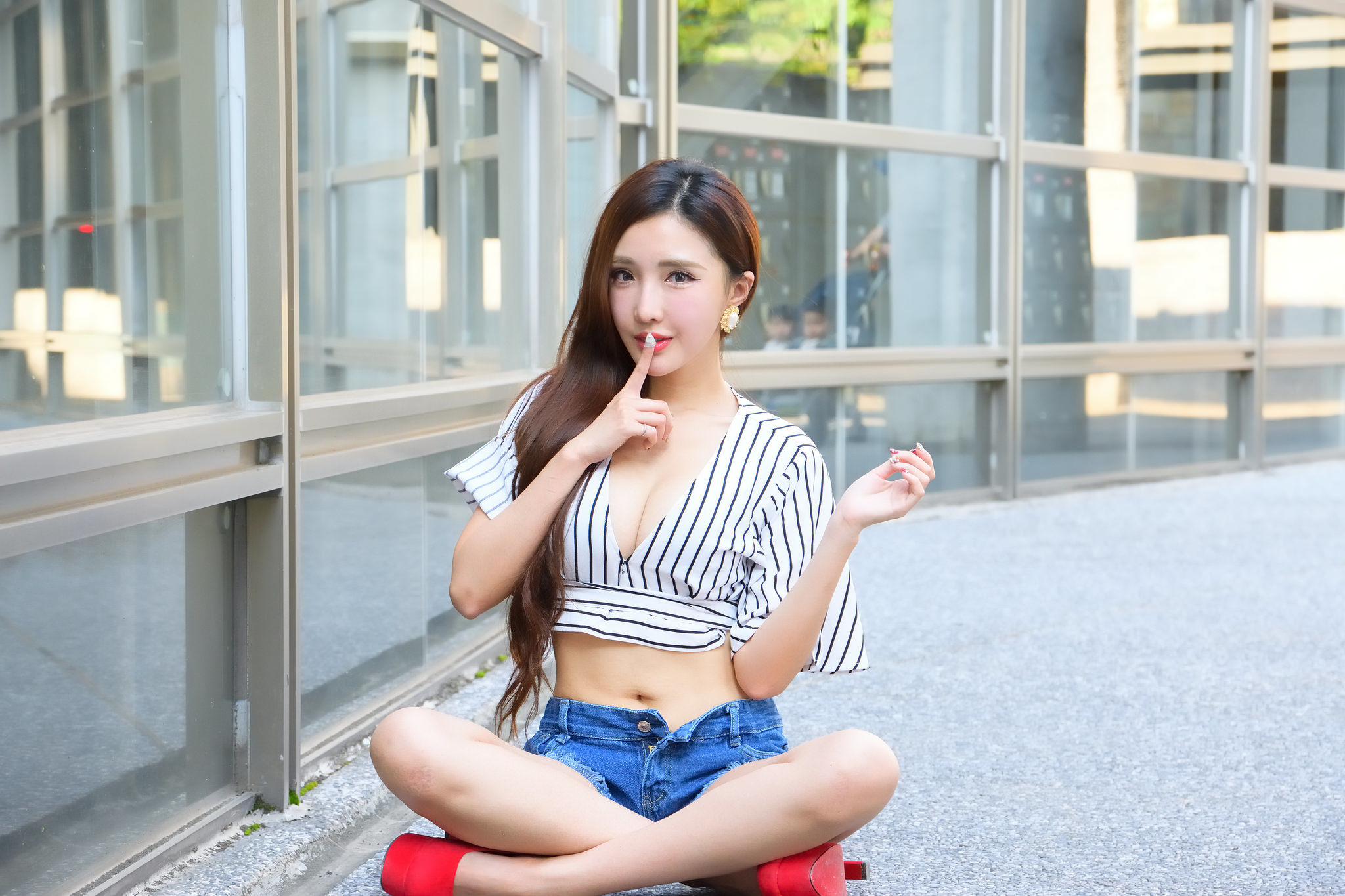 [台湾正妹] 赵芸Syuan《成熟长腿美女街拍》