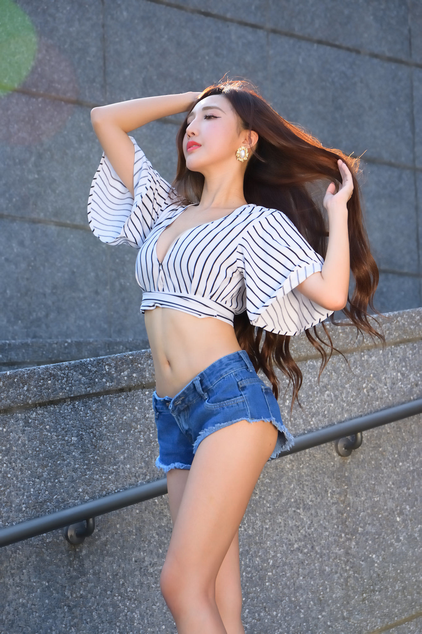 [台湾正妹] 赵芸Syuan《成熟长腿美女街拍》