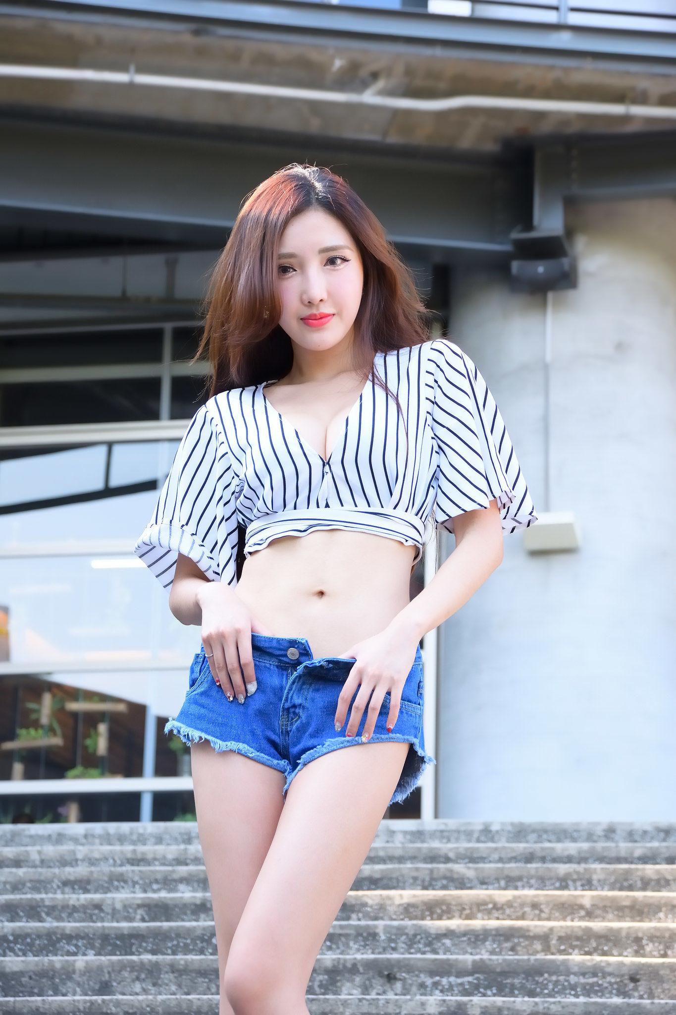 [台湾正妹] 赵芸Syuan《成熟长腿美女街拍》