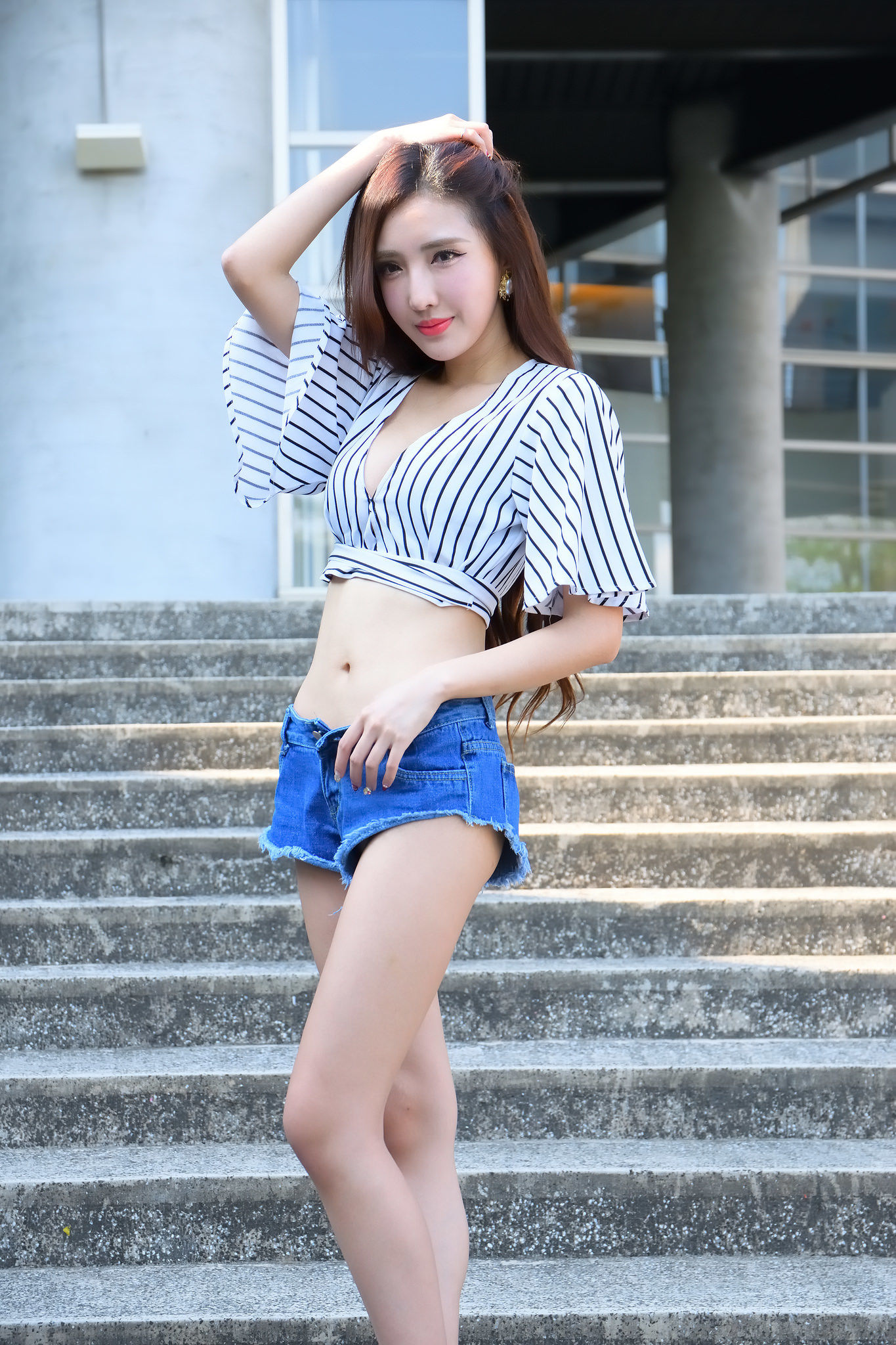 [台湾正妹] 赵芸Syuan《成熟长腿美女街拍》
