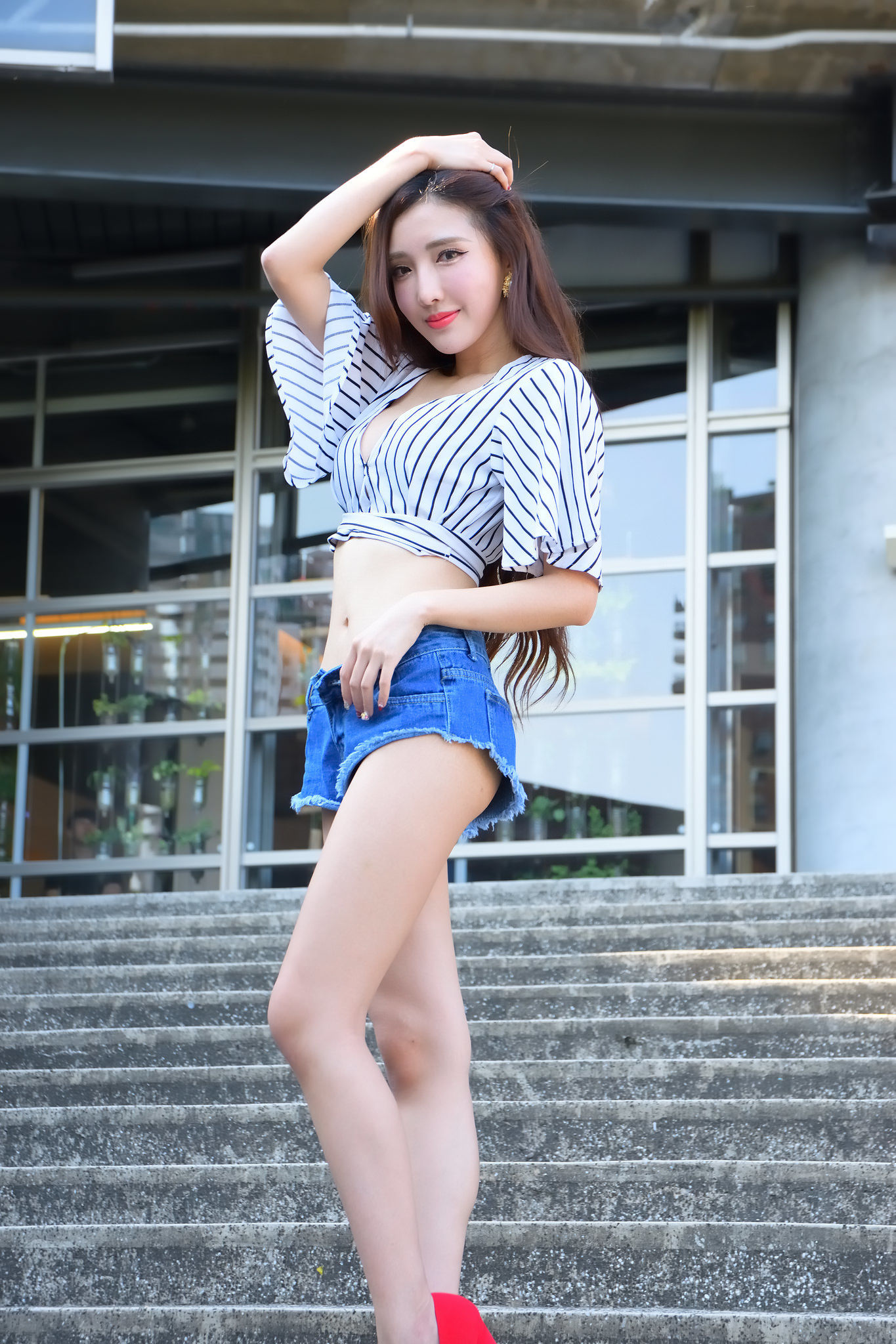 [台湾正妹] 赵芸Syuan《成熟长腿美女街拍》