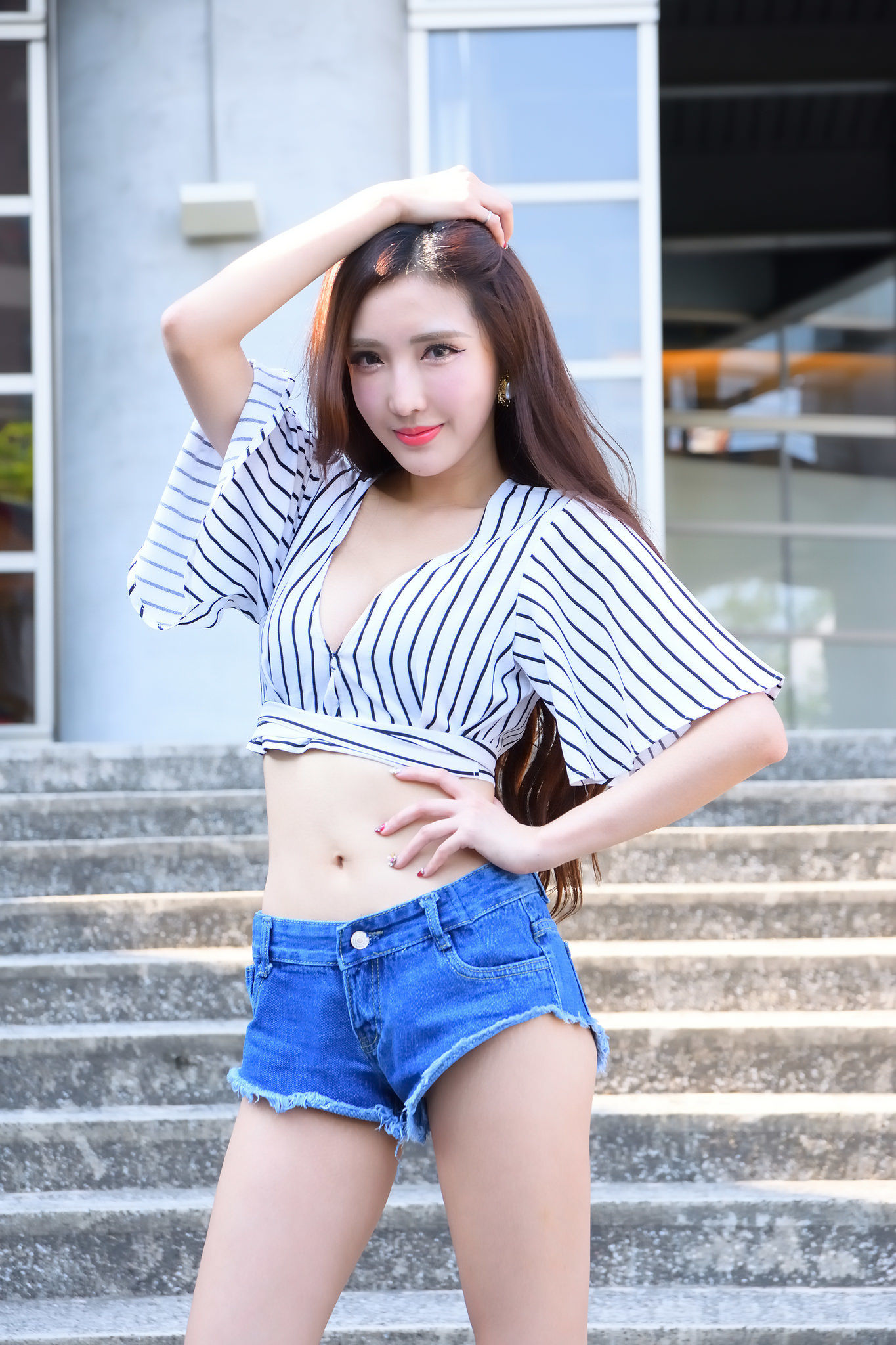 [台湾正妹] 赵芸Syuan《成熟长腿美女街拍》
