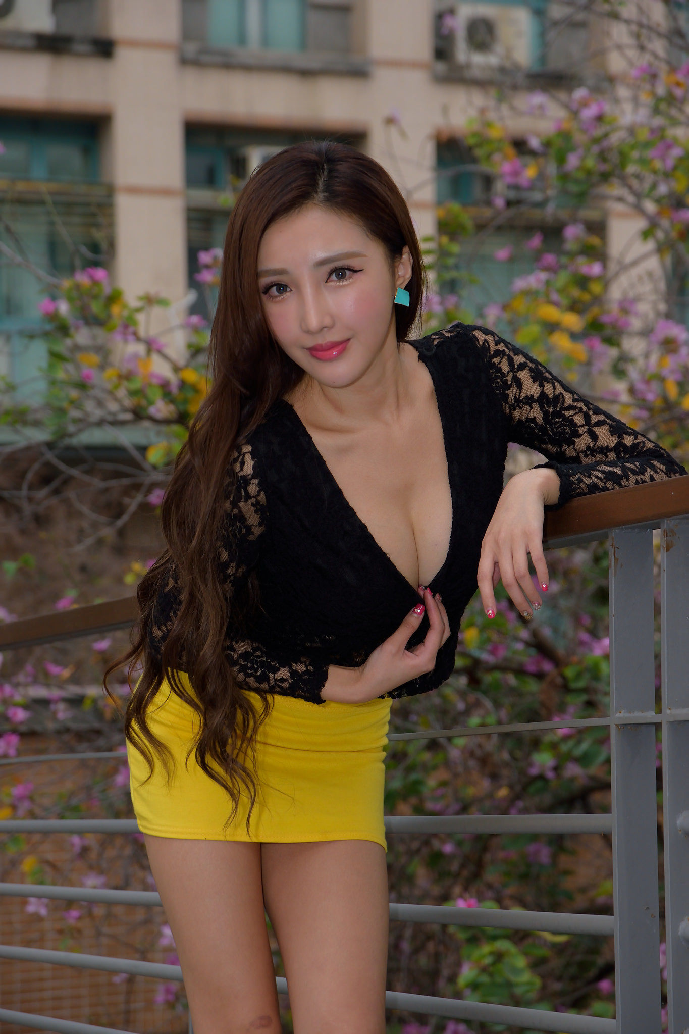 [台湾正妹] 赵芸Syuan《成熟长腿美女街拍》