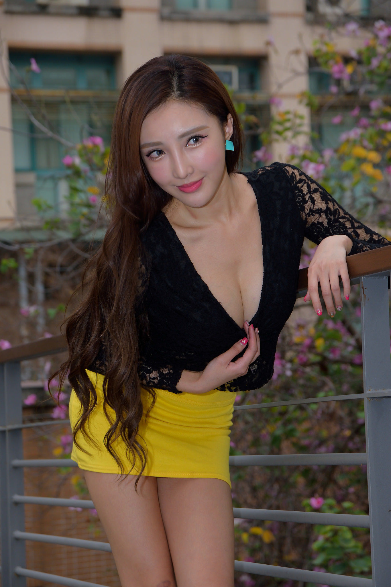 [台湾正妹] 赵芸Syuan《成熟长腿美女街拍》