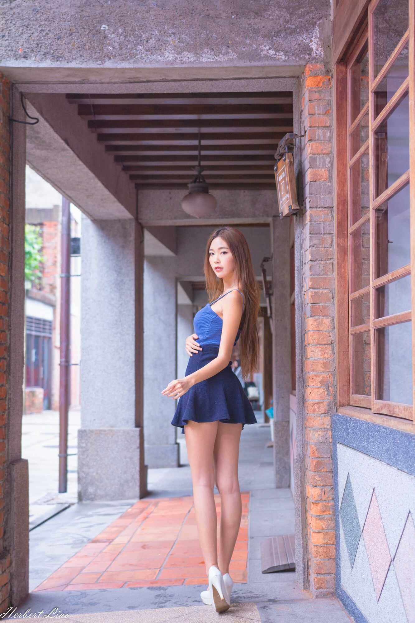 [台湾正妹] 黄上晏《剝皮寮~超短裙外拍》