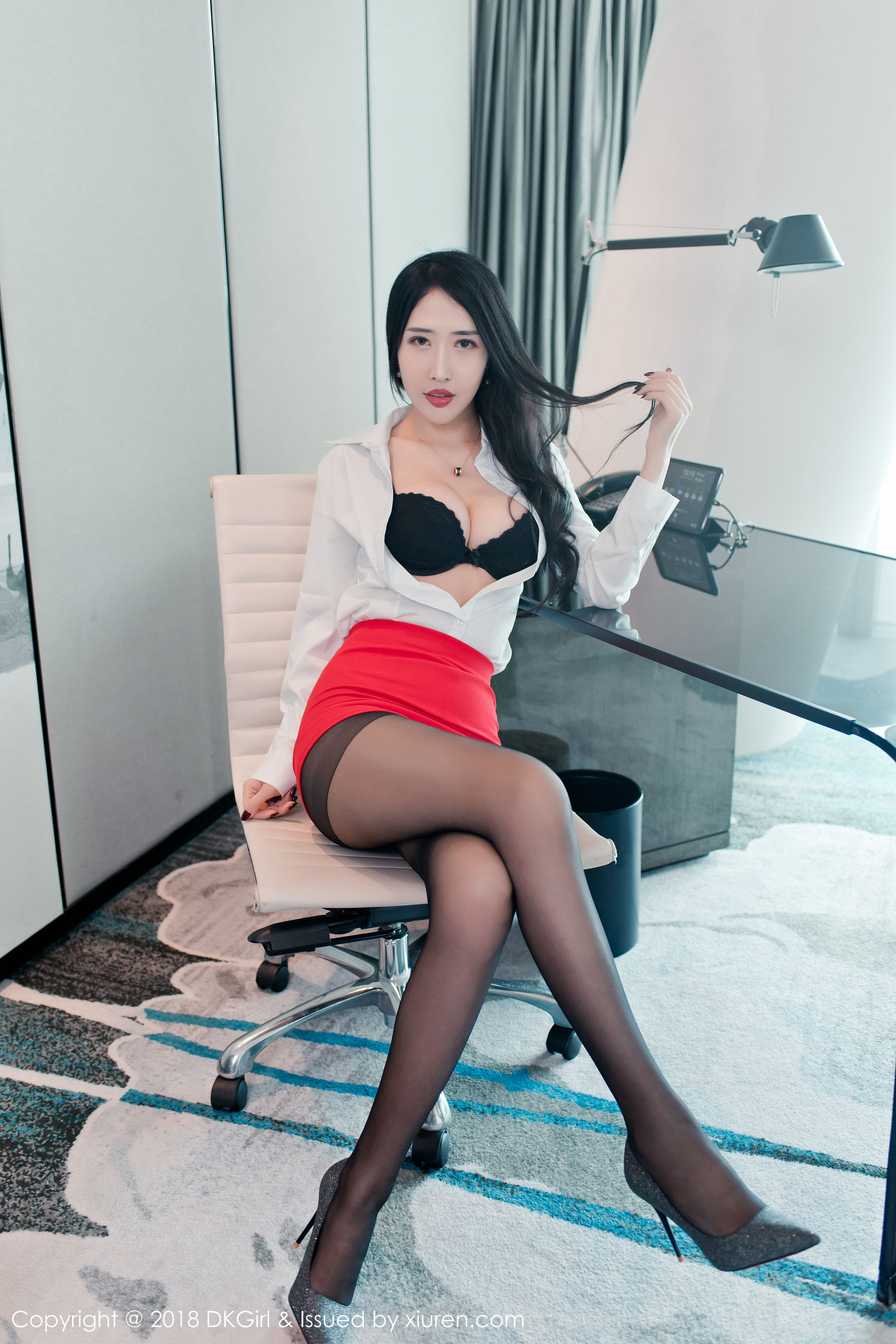 余馨妍/石心琪《美腿与黑丝诱惑》 [御女郎DKGirl] Vol.068