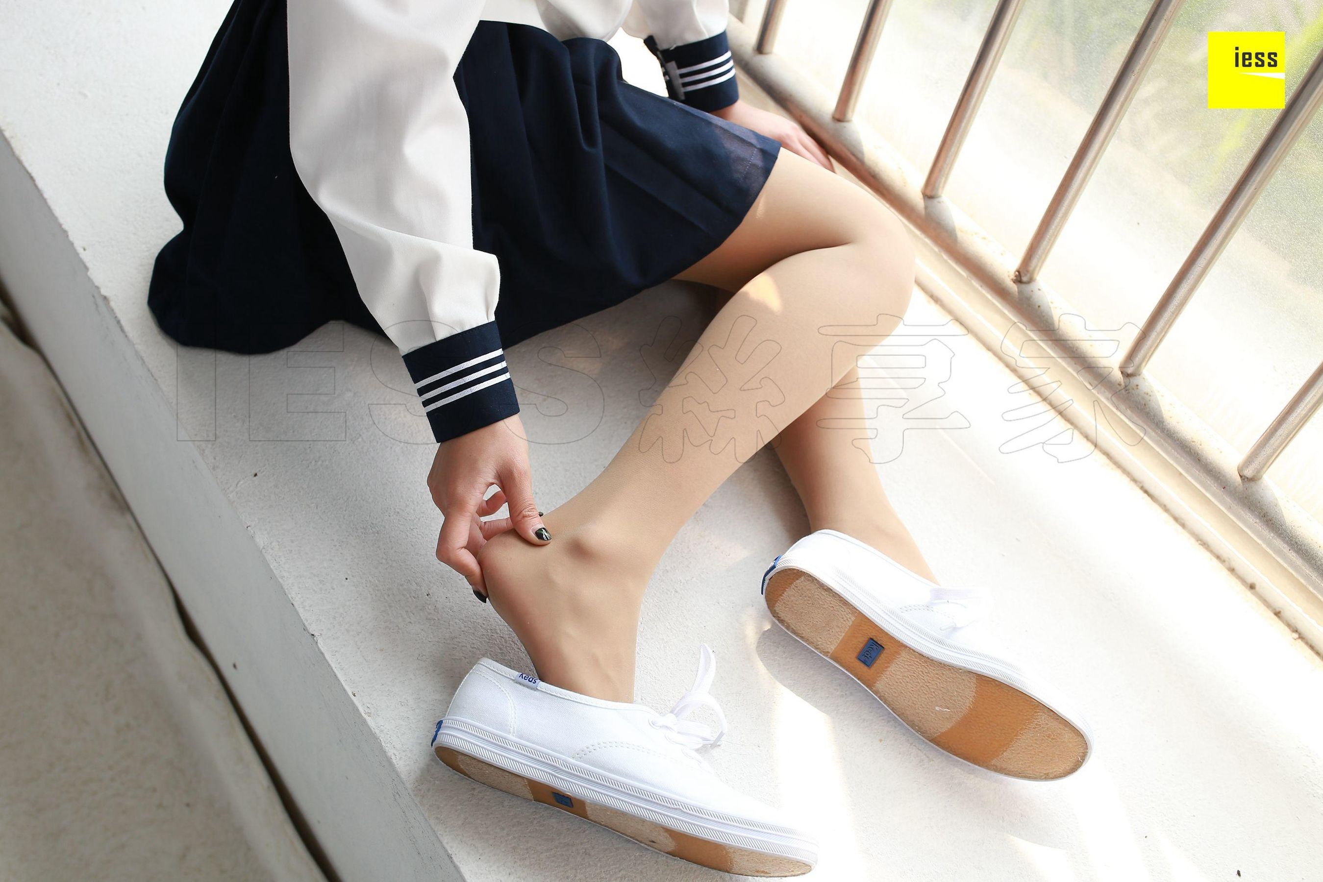 婉萍 《第一次涂指甲油的婉萍》 [异思趣向IESS] 丝享家216