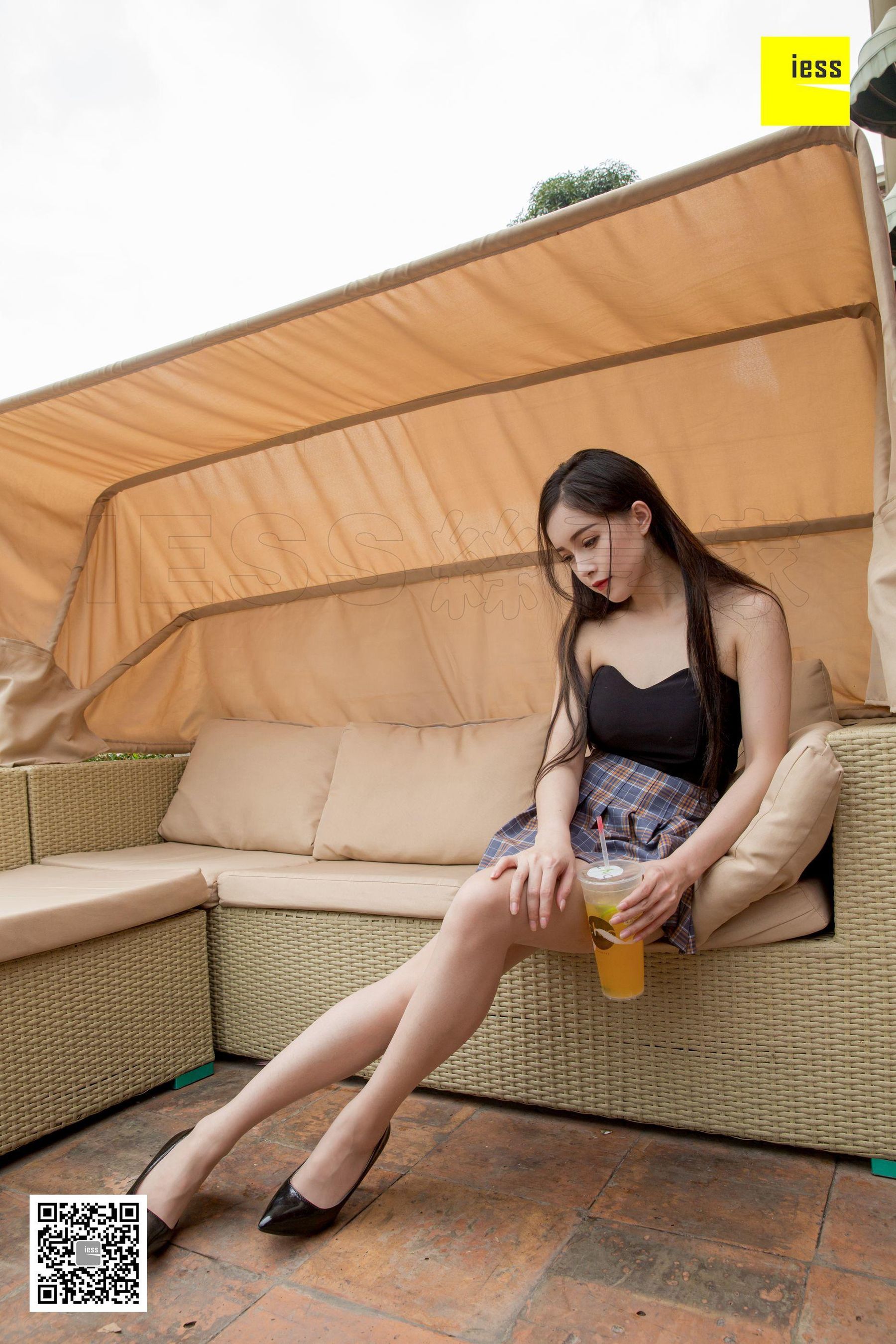小羽《和网红户外乘凉》 [异思趣向IESS] 丝享家234