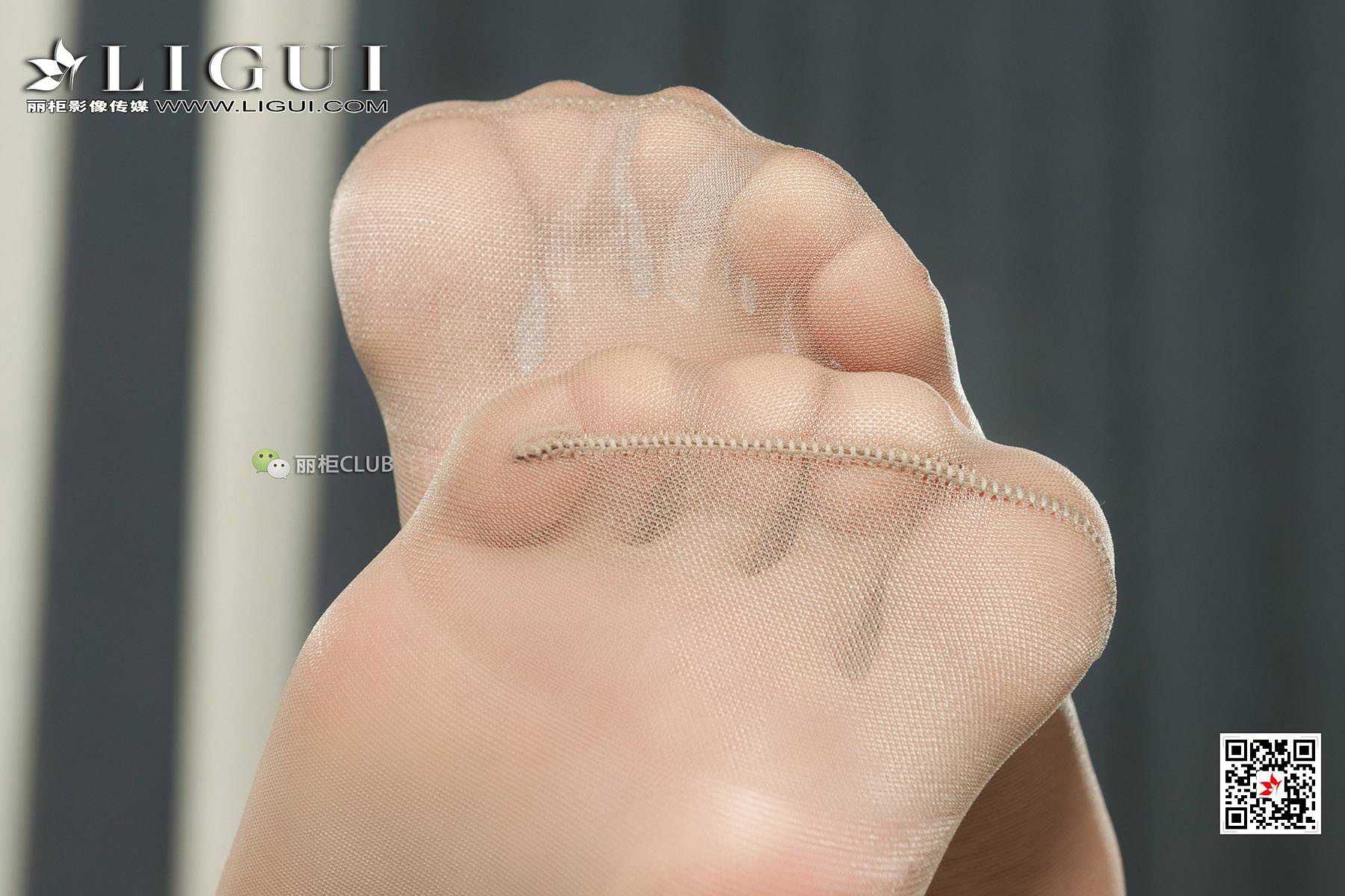 腿模萌萌《肉丝OL的美脚》 [丽柜LIGUI] 美腿丝足