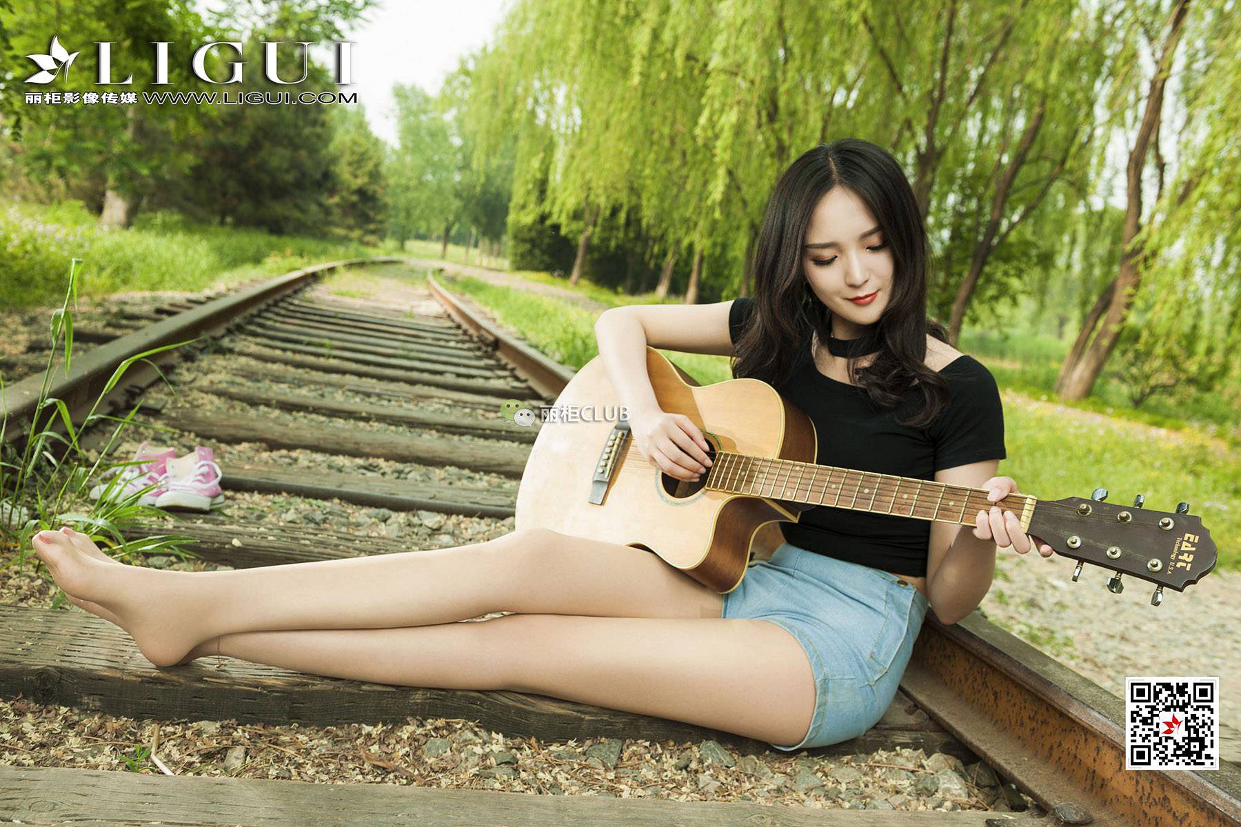 腿模小戈《文艺丝足少女》 [丽柜LIGUI] 美腿丝足