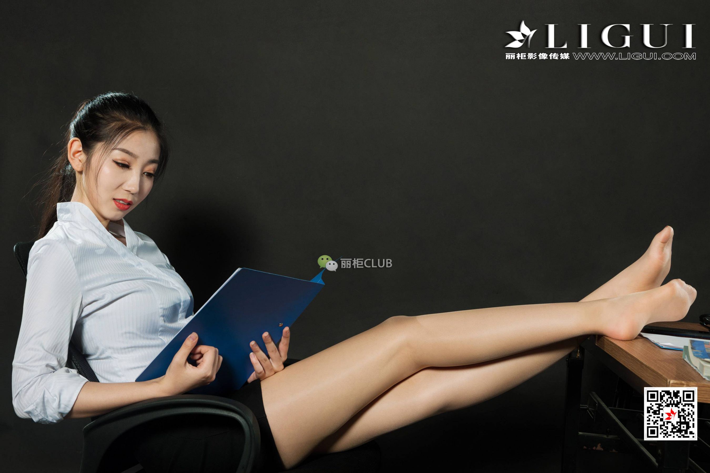 腿模果儿《丝足小秘书》 [丽柜LIGUI] 美腿丝足