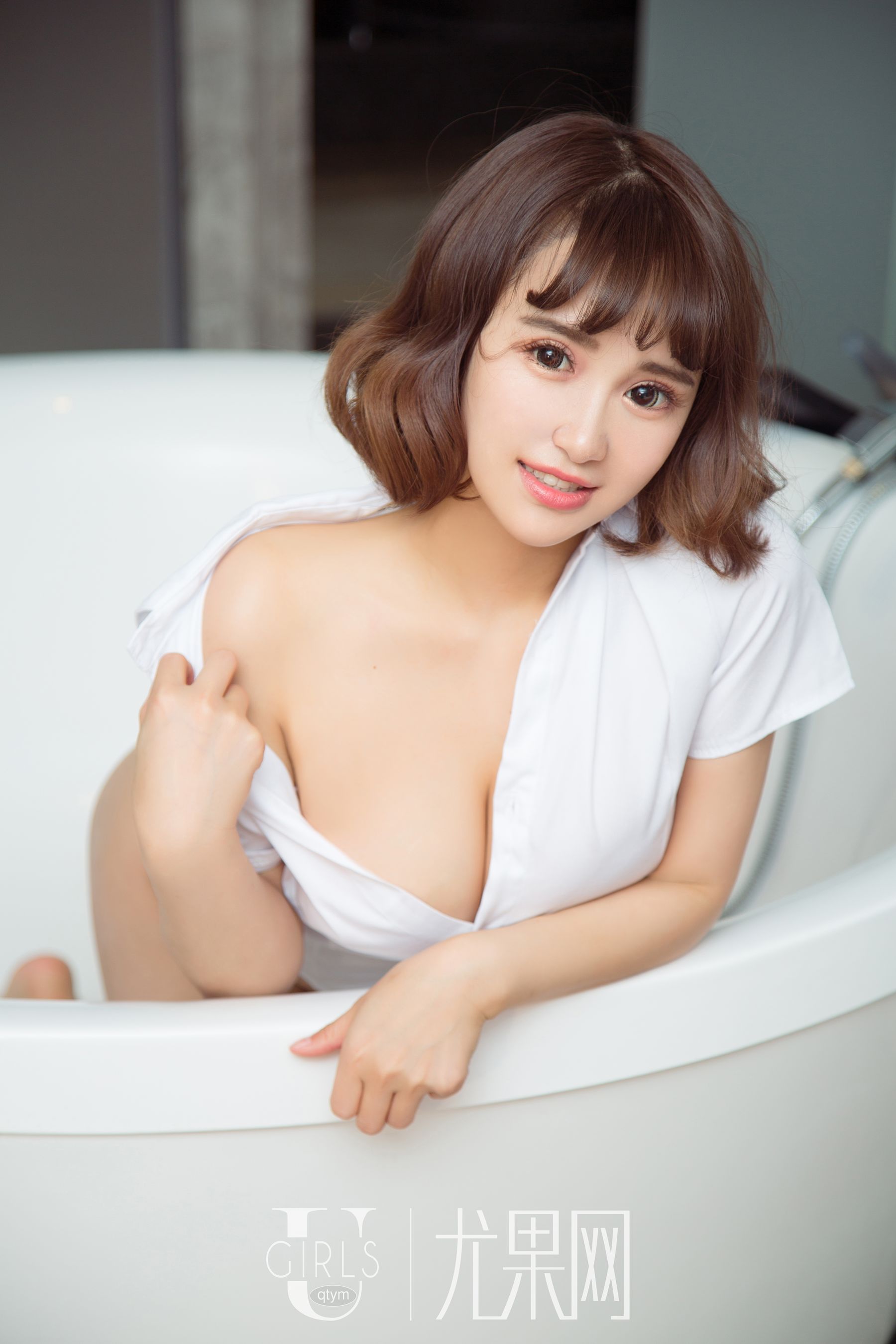 李焱《纯白的梦里花》 [尤果网Ugirls] U361
