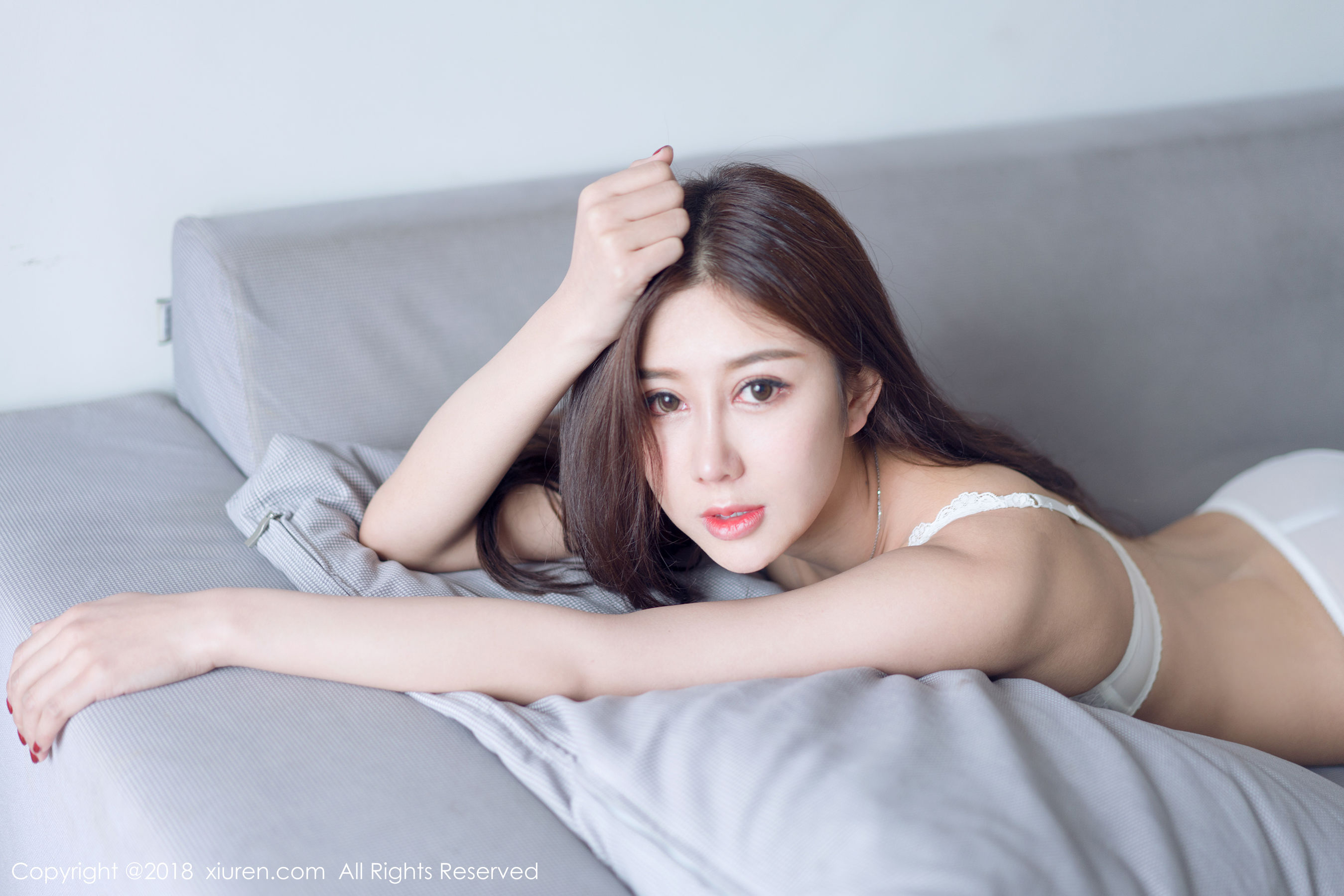模特@晓梦may《不愿醒的美梦》 [秀人XIUREN] No.1016