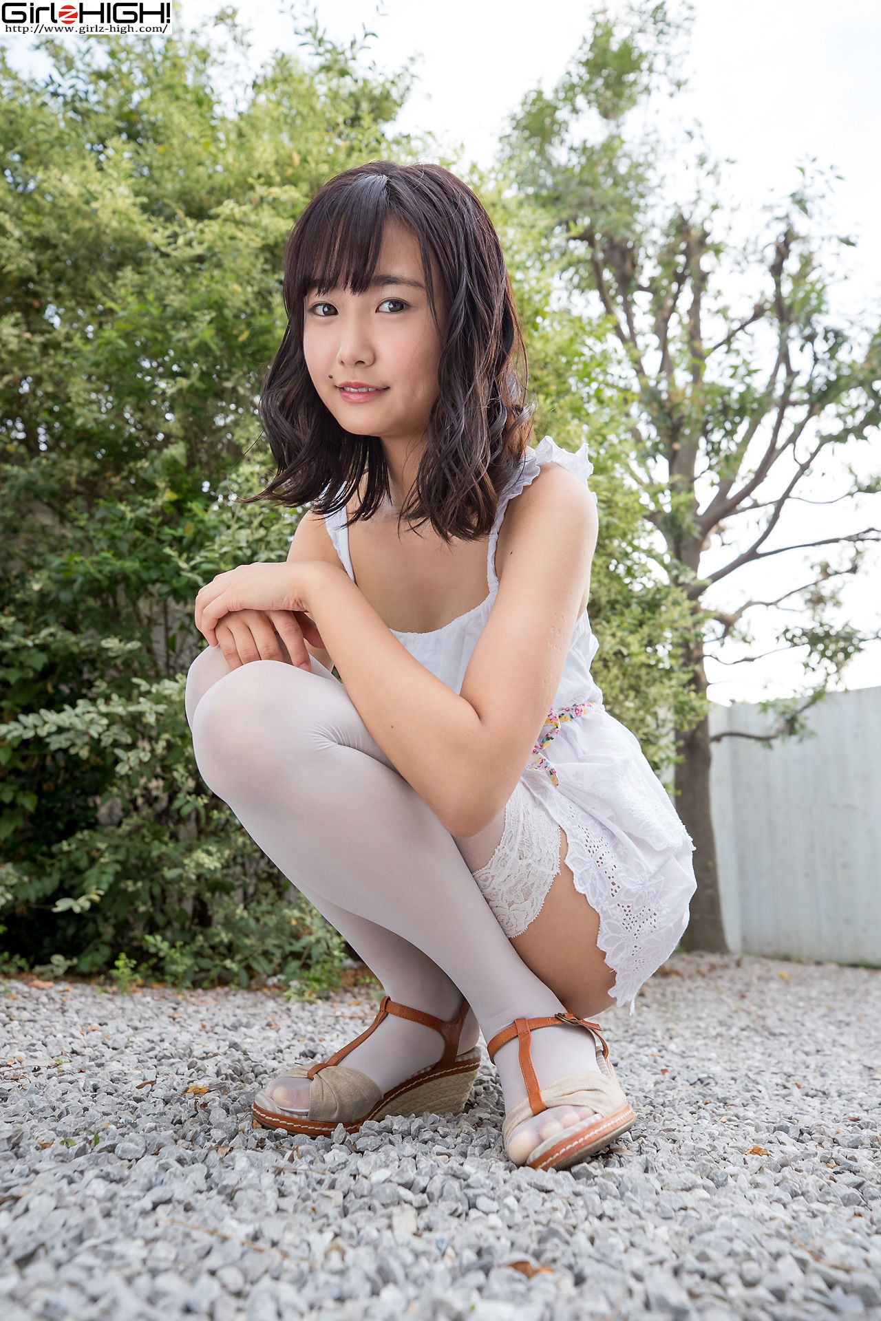 西野花恋《ニーハイコレクション》 白ワンピース [Girlz-High]