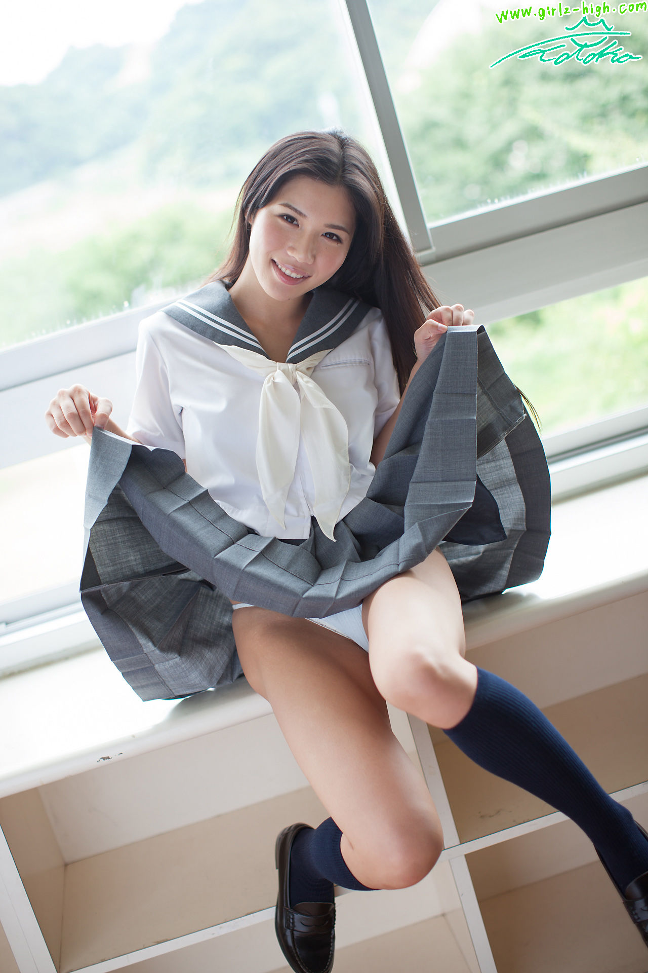 みね琴叶《どこ見てるの？》制服展開ビキニ [Girlz-High]