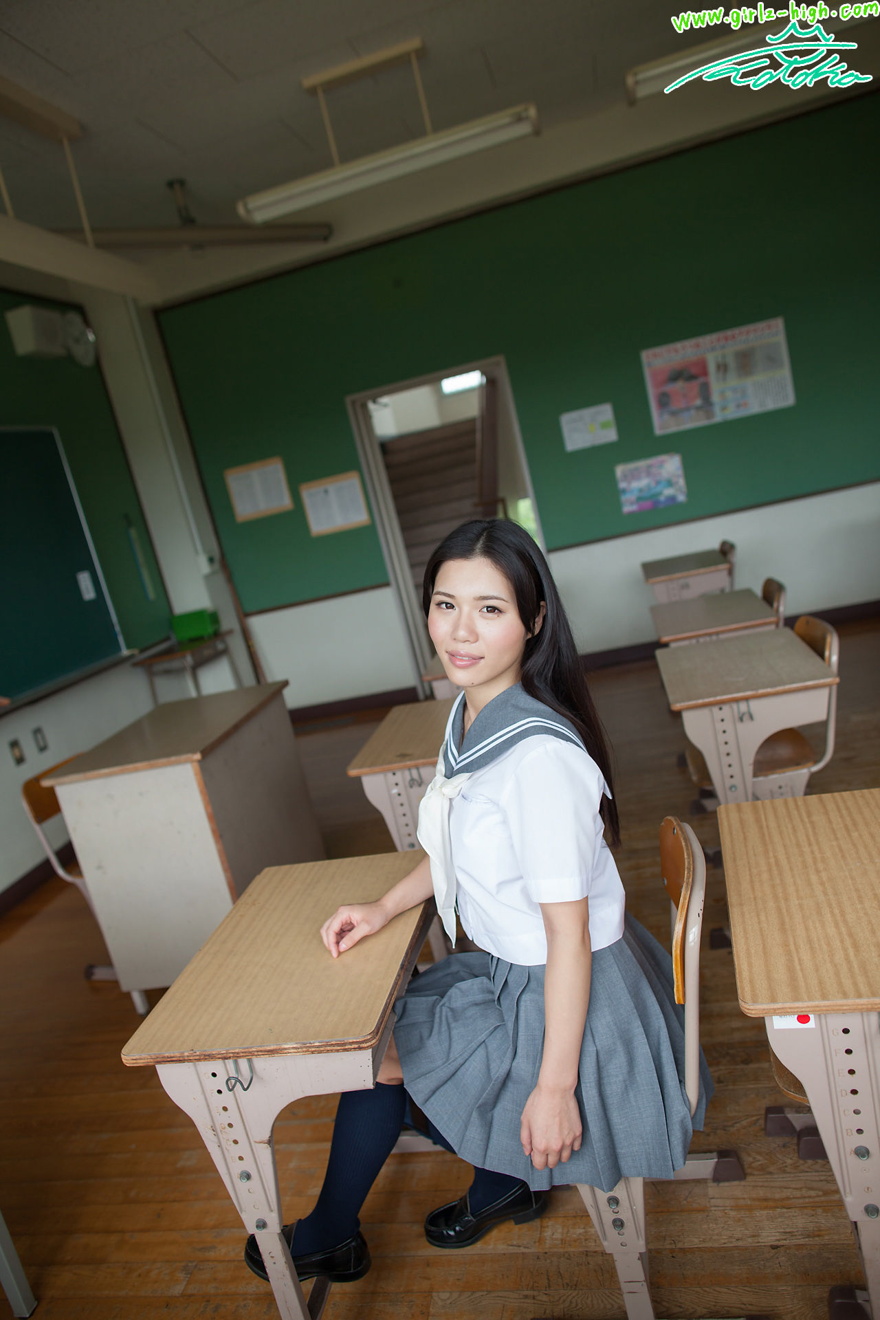 みね琴叶《どこ見てるの？》制服展開ビキニ [Girlz-High]