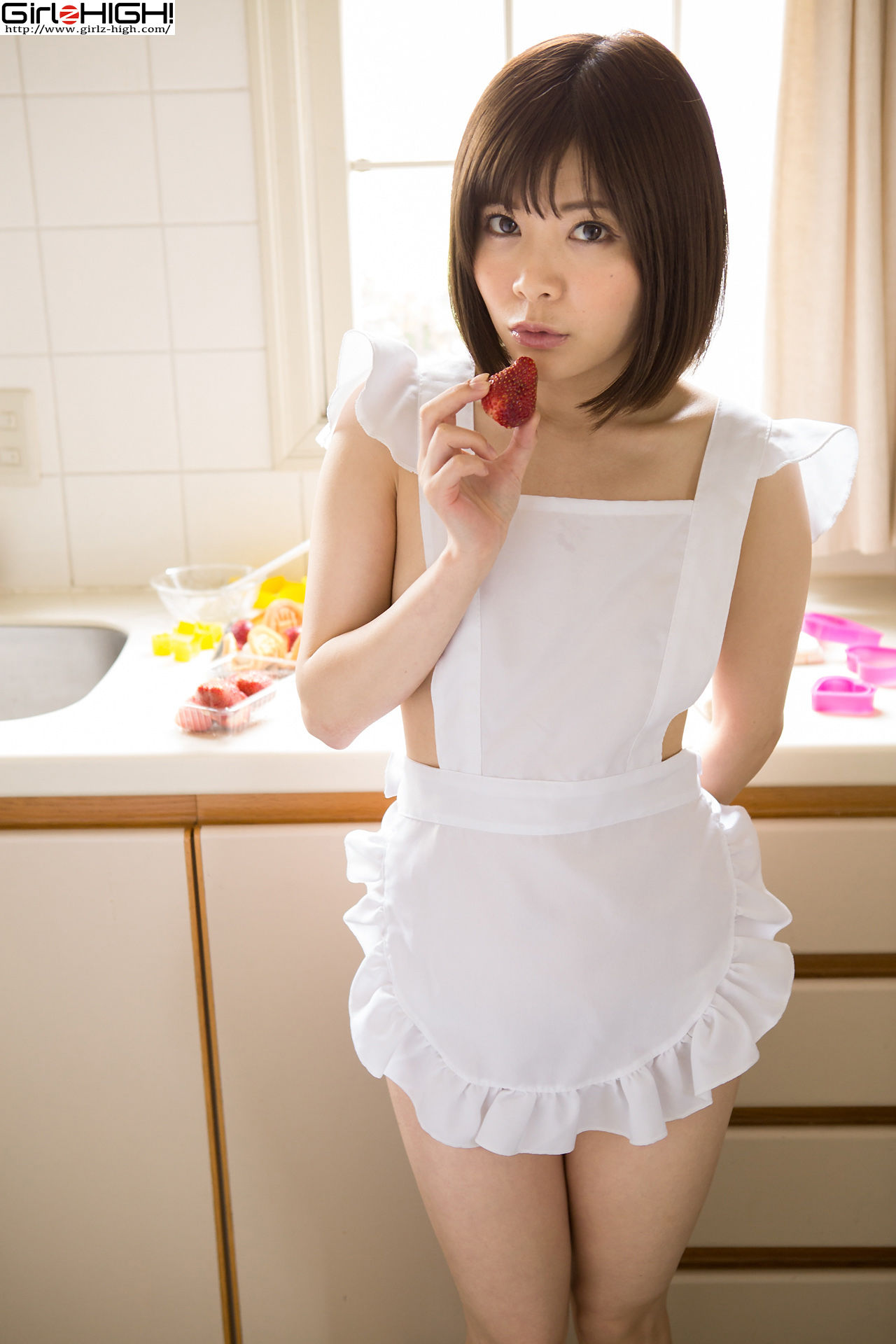 山口里菜子《僕たち（私たち）お尻だ～いすき！》裸エプロン [Girlz-High]