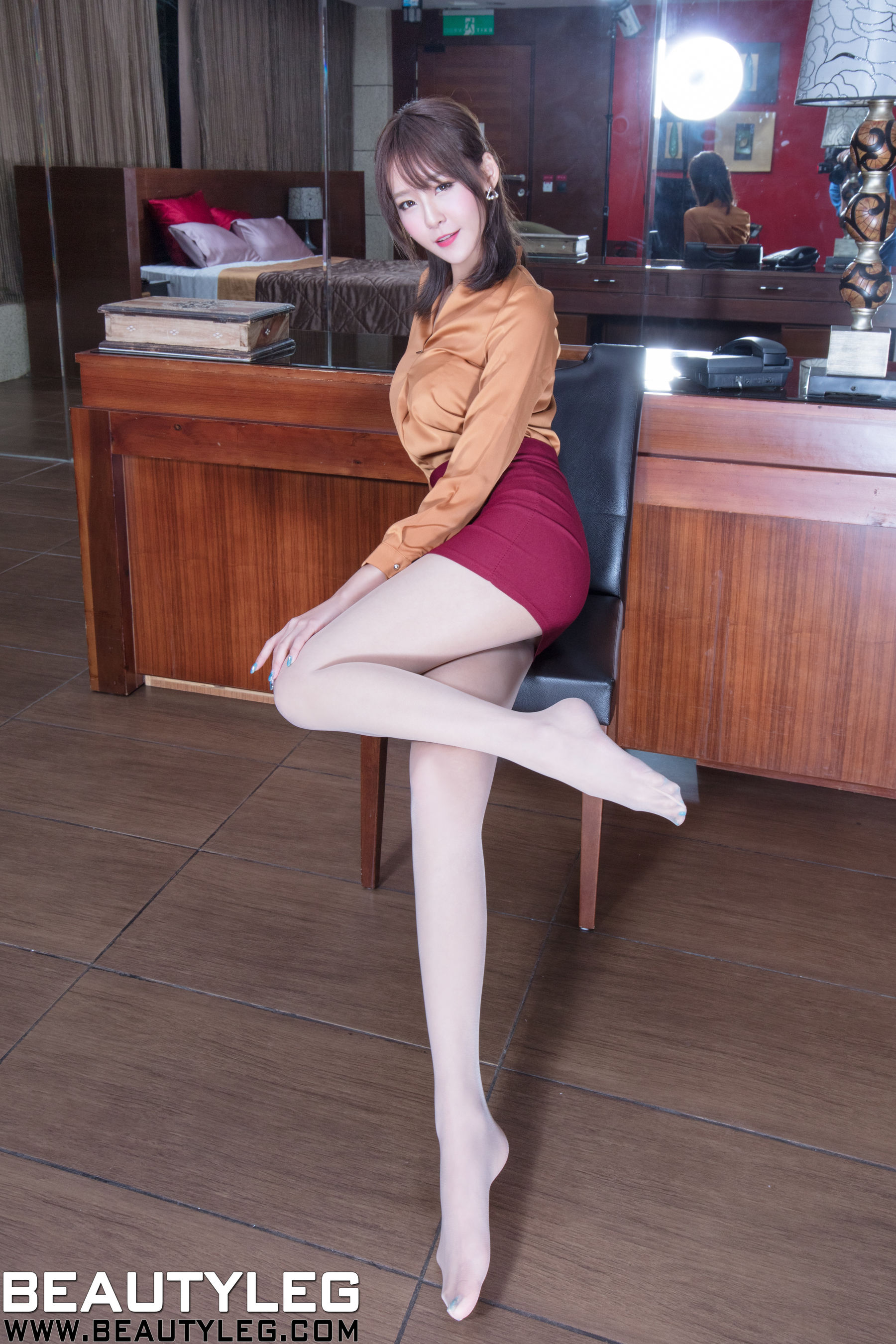 Winnie小雪《水手服+OL制服丝袜美腿》 [Beautyleg] No.1638