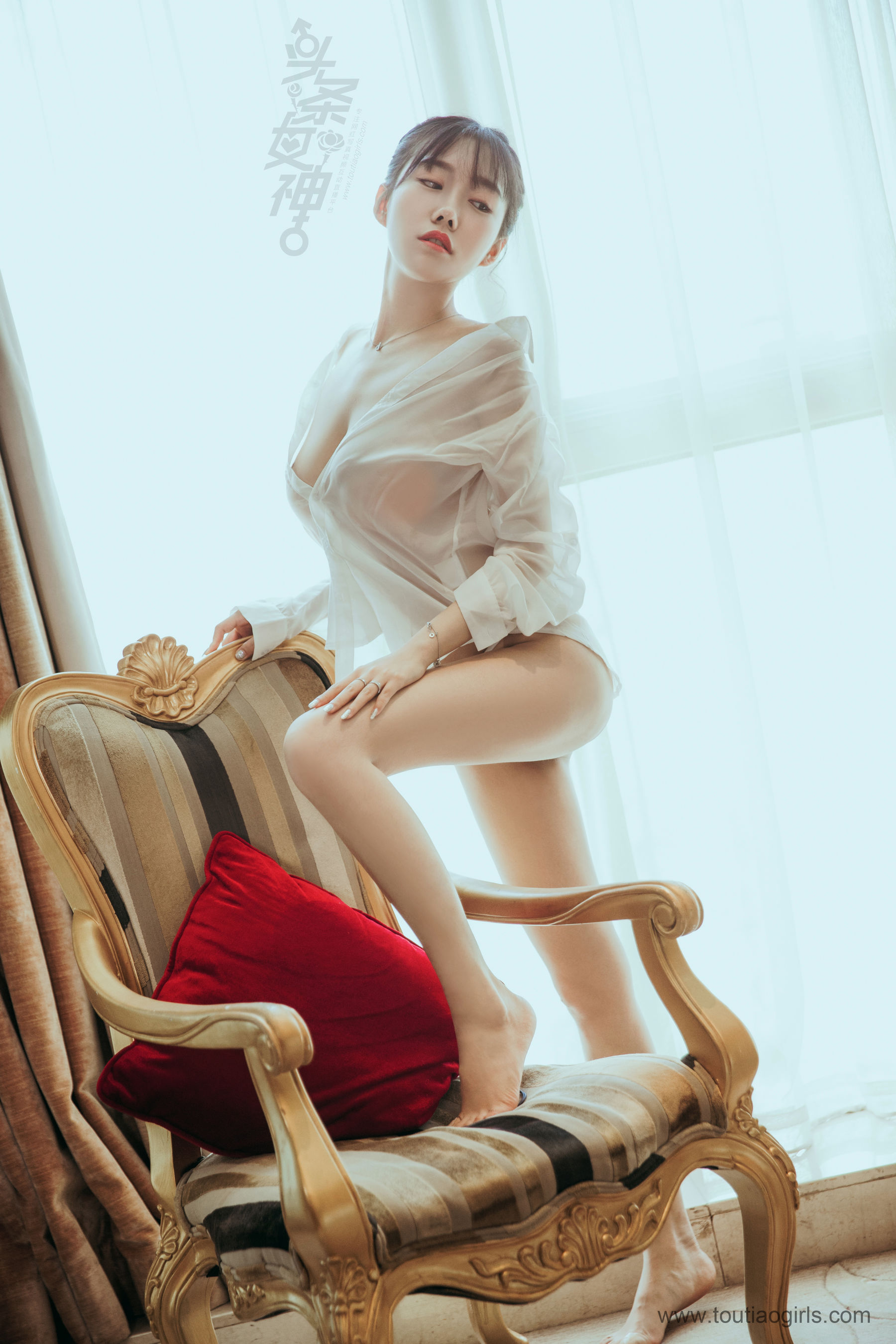 陈亦菲《冰雪素人 豆蔻花颜》 [头条女神Toutiaogirls]
