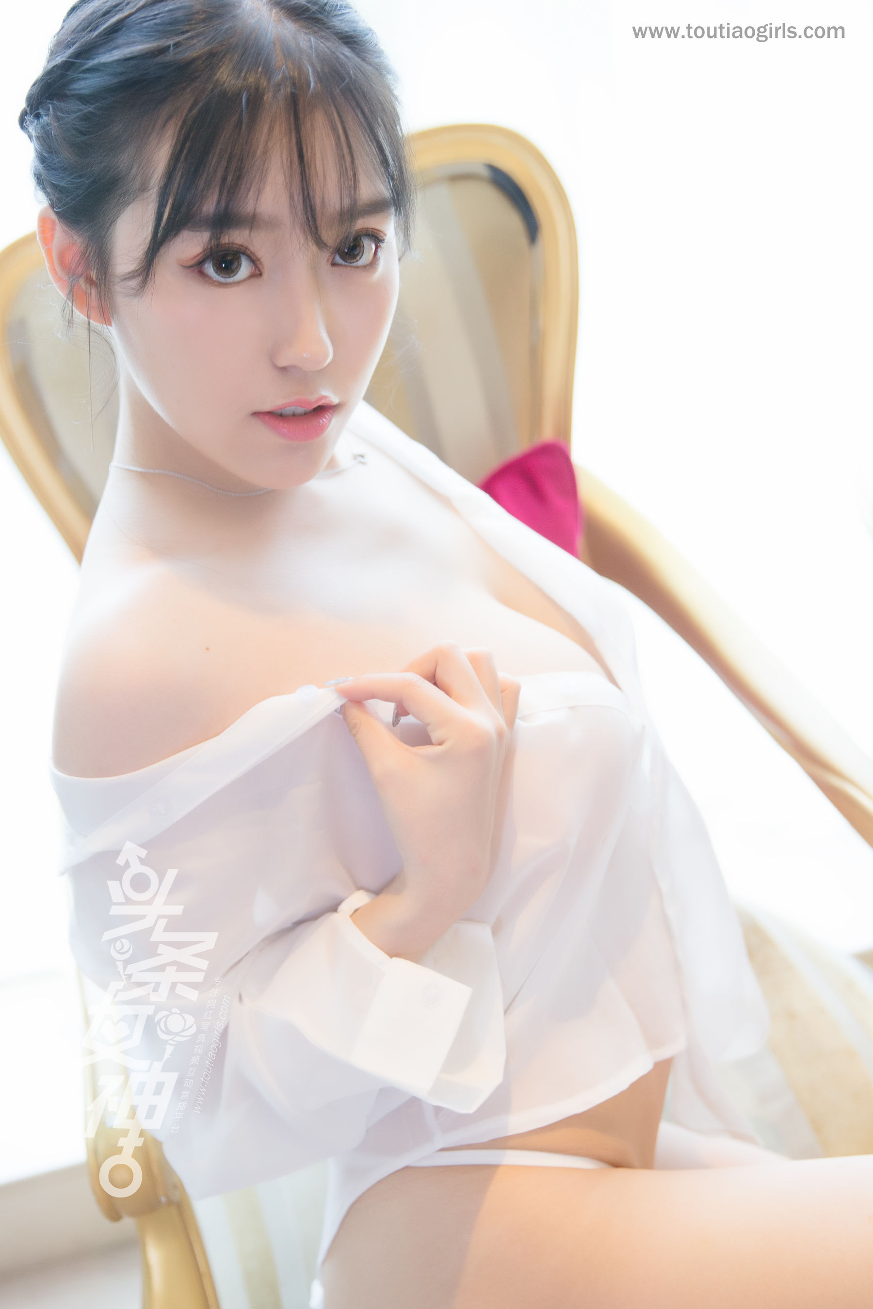 陈亦菲《冰雪素人 豆蔻花颜》 [头条女神Toutiaogirls]