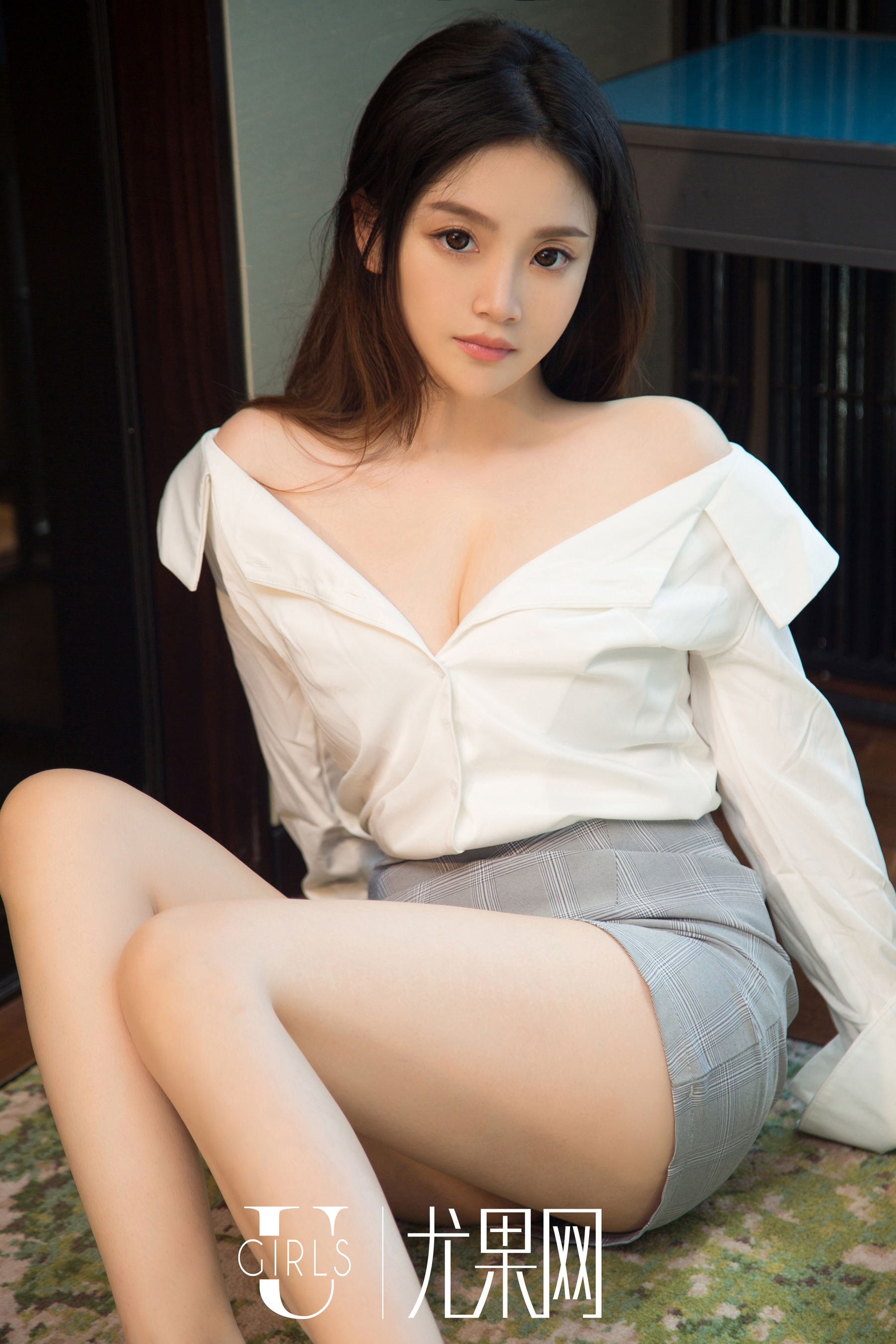 模特Mina《浪漫主题的现代诗歌》 [尤果Ugirls] U375