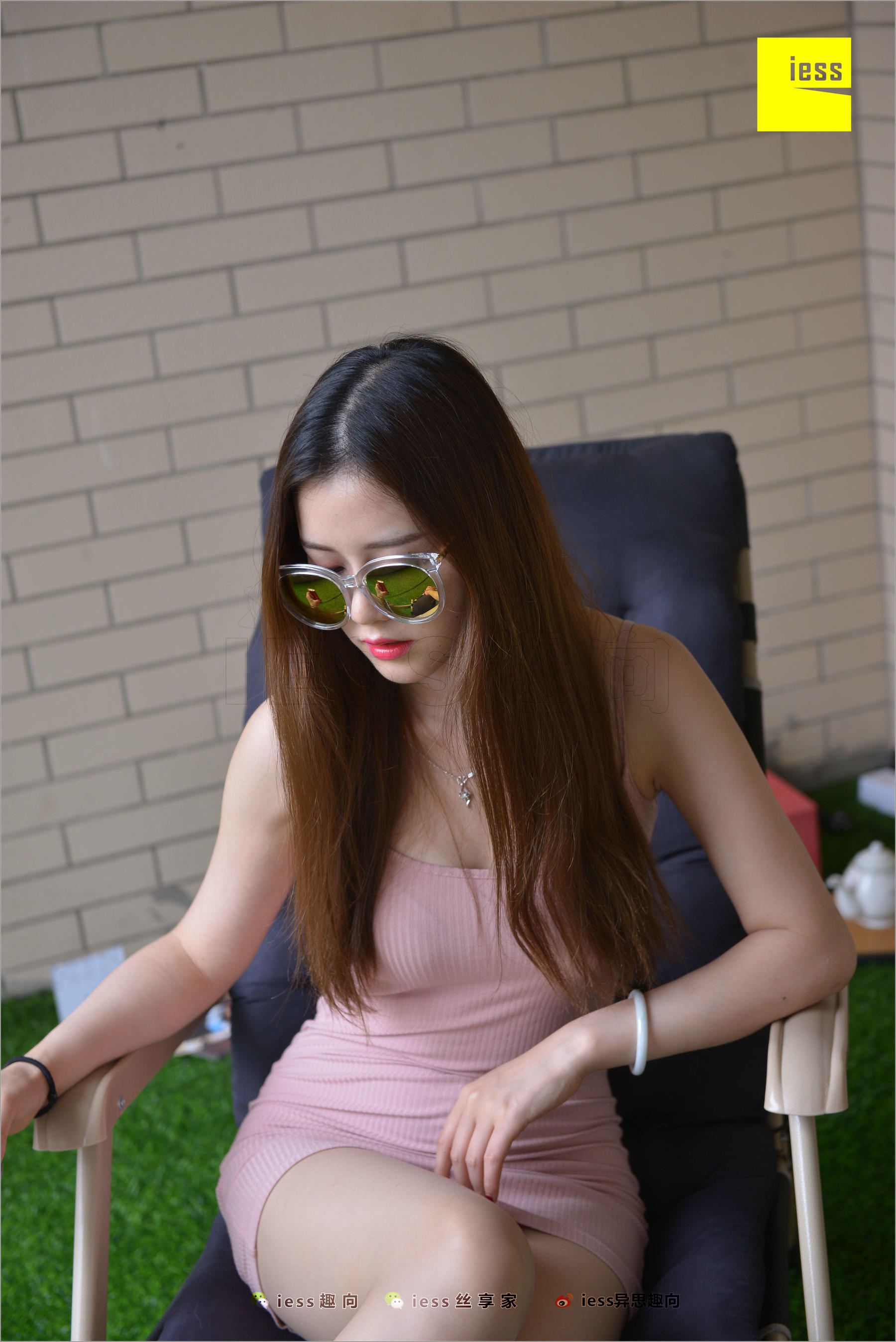 九妹 《九妹的致命一击》 [异思趣向IESS] 丝足便当240
