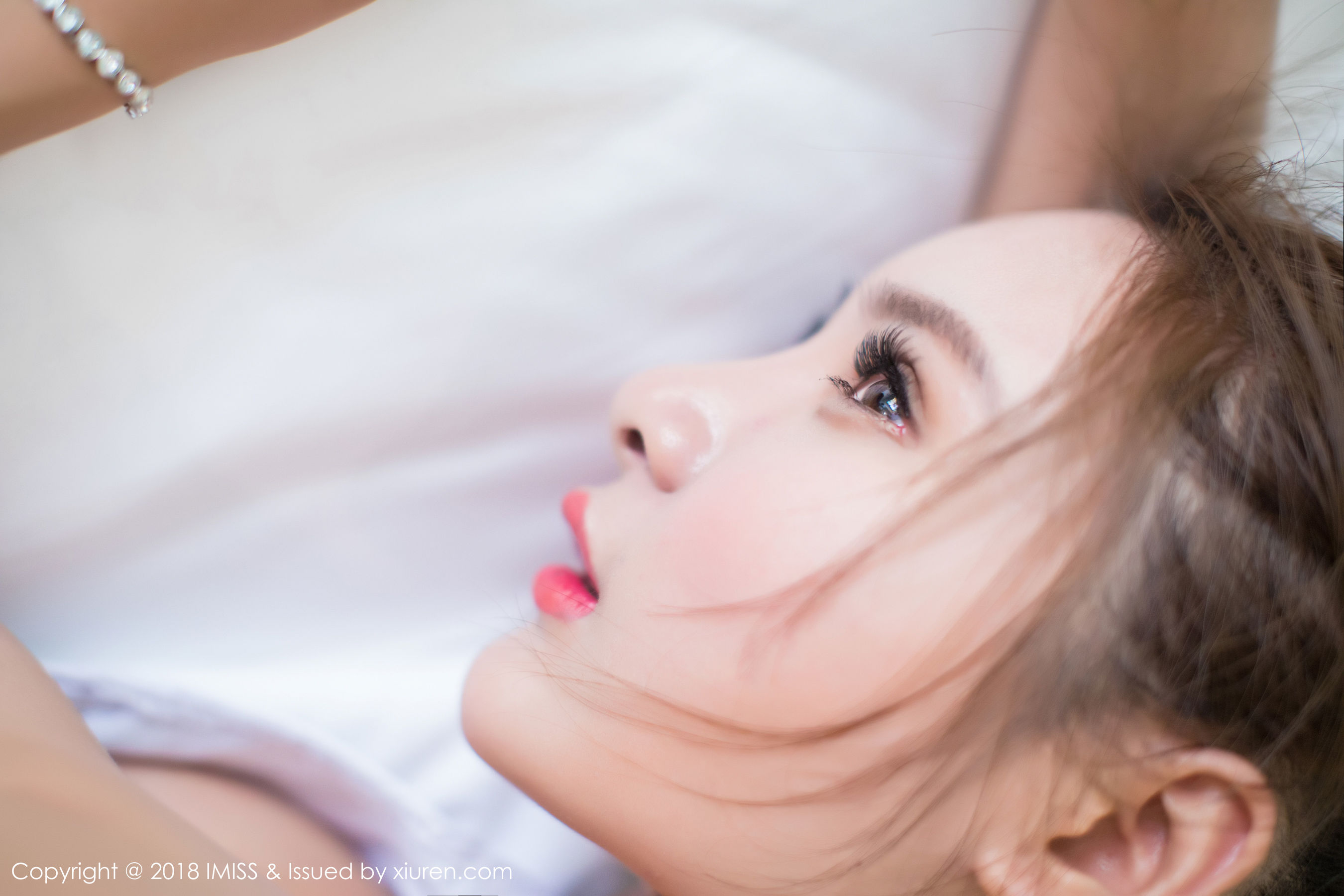 女神@SOLO-尹菲《丝袜美腿》 [爱蜜社IMiss] Vol.245