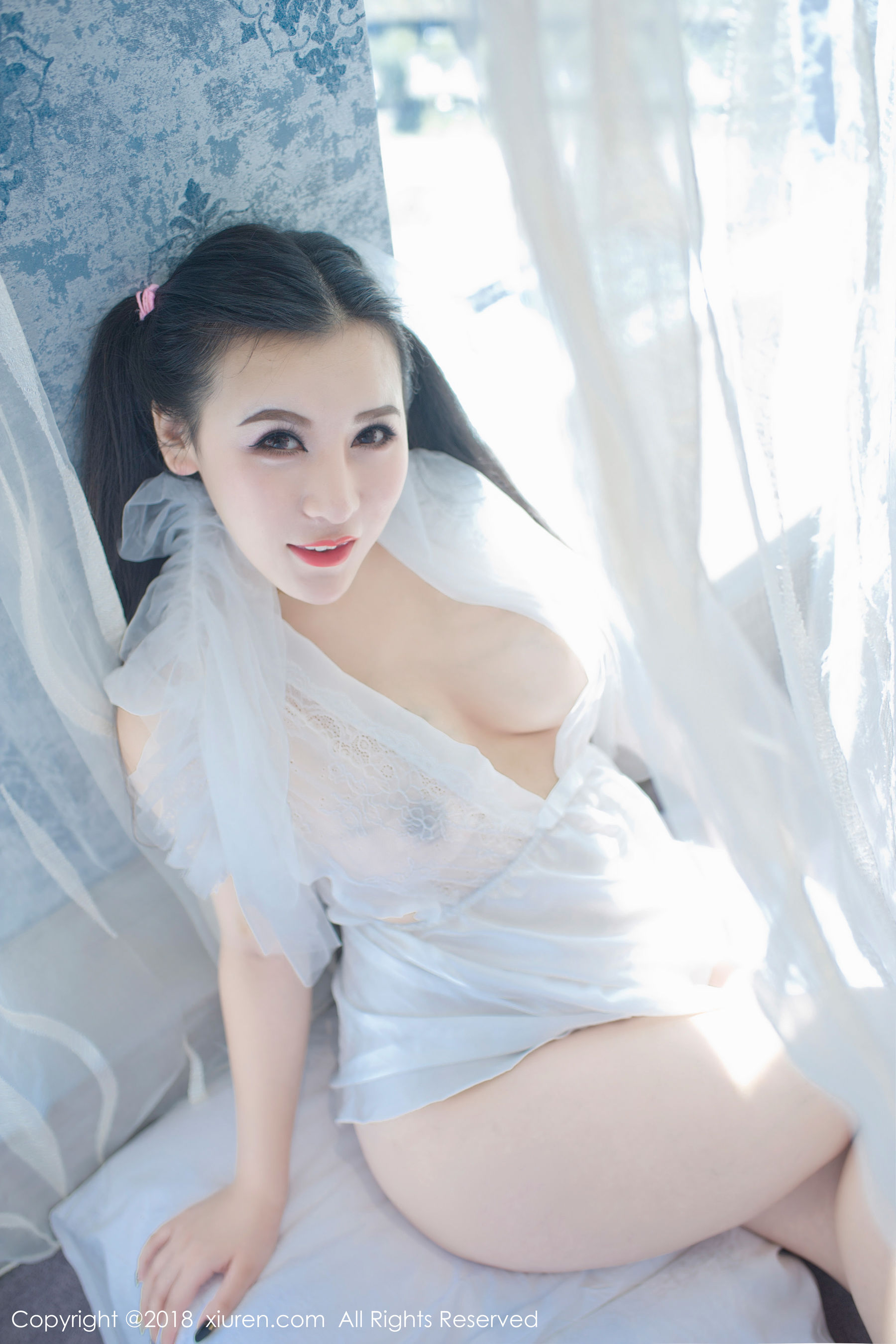 MODEL伊若《蕾丝开胸睡衣和蓝色死库水》 [秀人XIUREN] No.1034