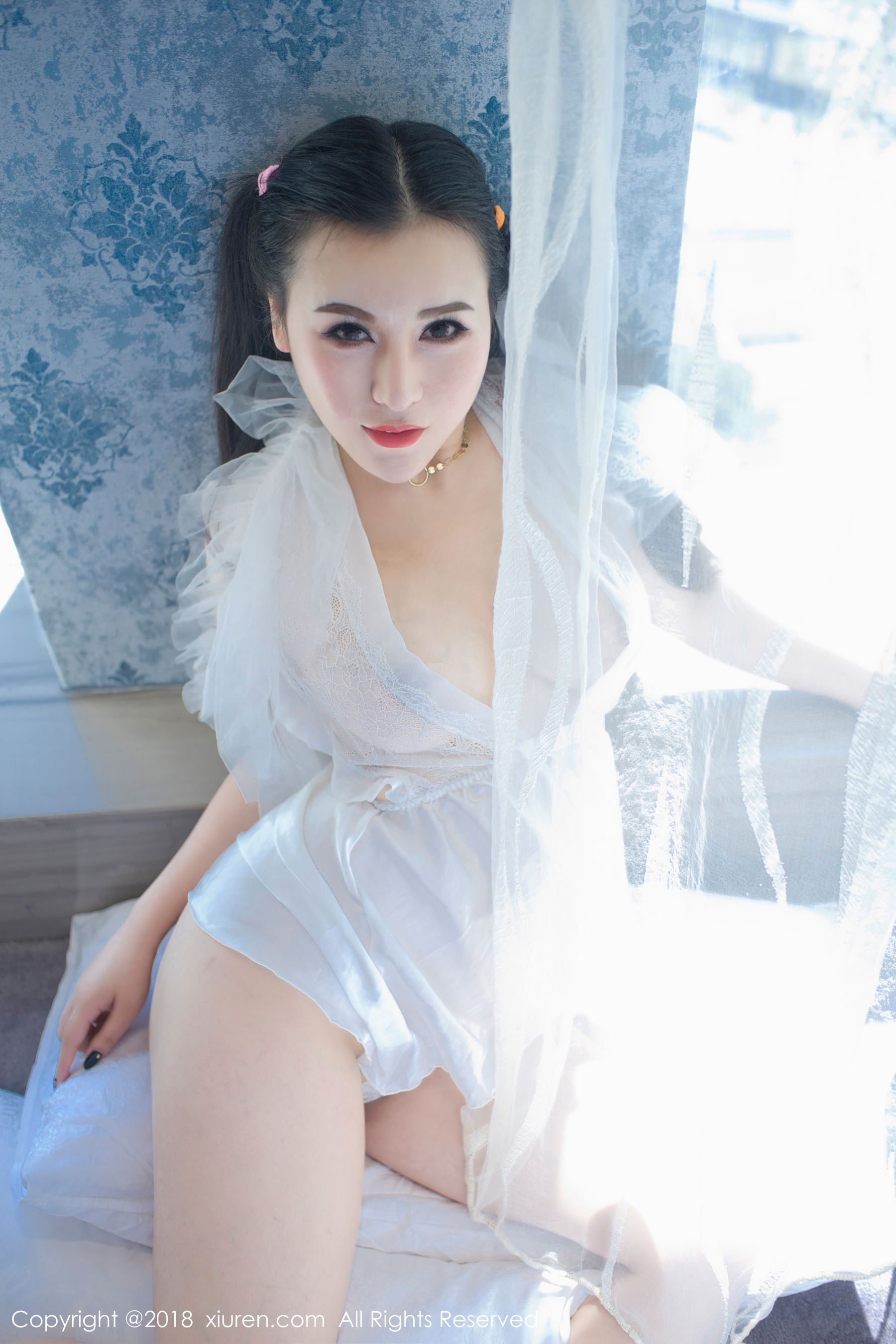 MODEL伊若《蕾丝开胸睡衣和蓝色死库水》 [秀人XIUREN] No.1034