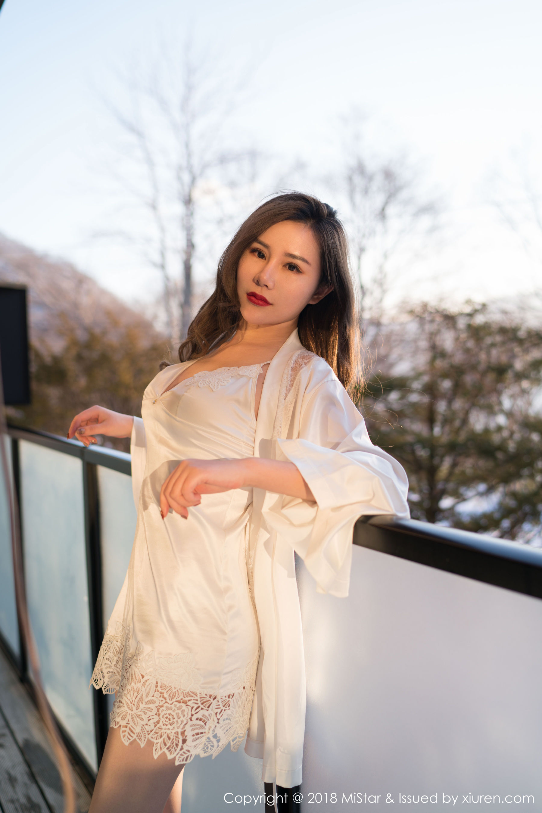 小奶昔Kyra《白衬衫黑丝吊袜》 [魅妍社MiStar] VOL.228