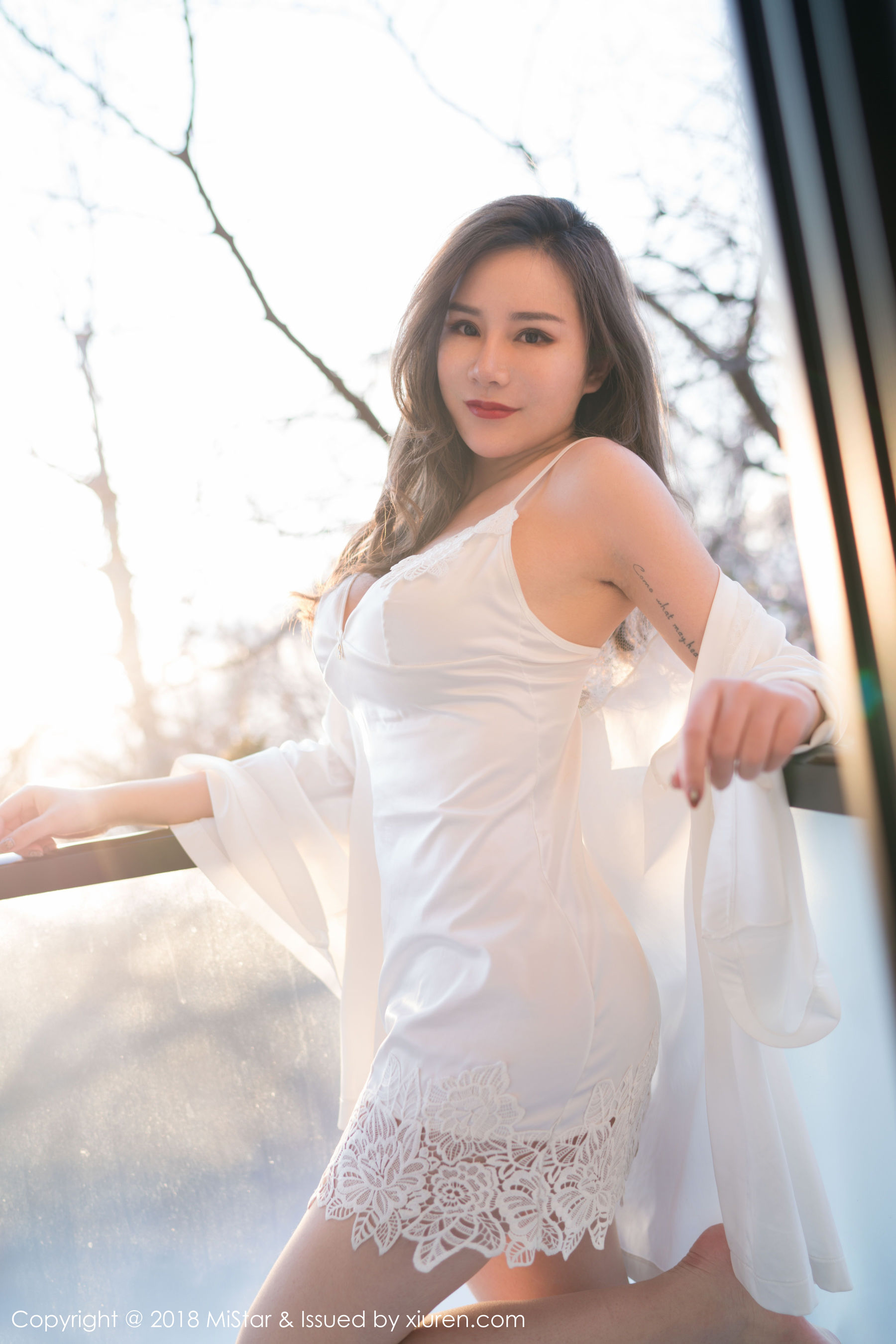 小奶昔Kyra《白衬衫黑丝吊袜》 [魅妍社MiStar] VOL.228
