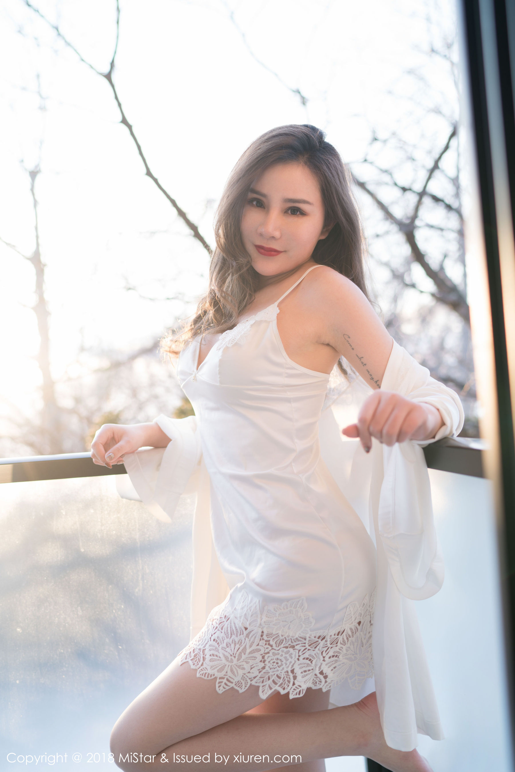 小奶昔Kyra《白衬衫黑丝吊袜》 [魅妍社MiStar] VOL.228