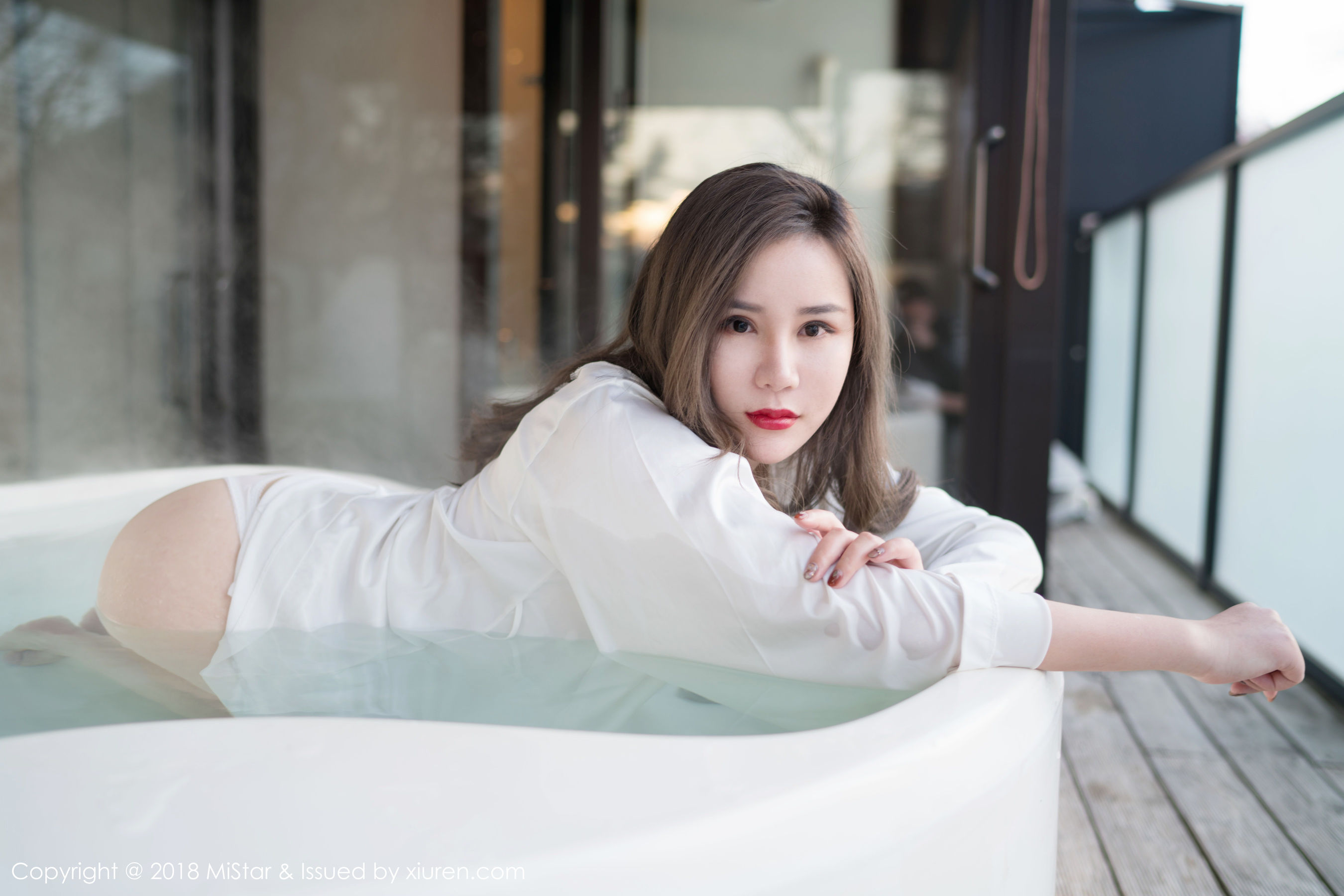 小奶昔Kyra《白衬衫黑丝吊袜》 [魅妍社MiStar] VOL.228