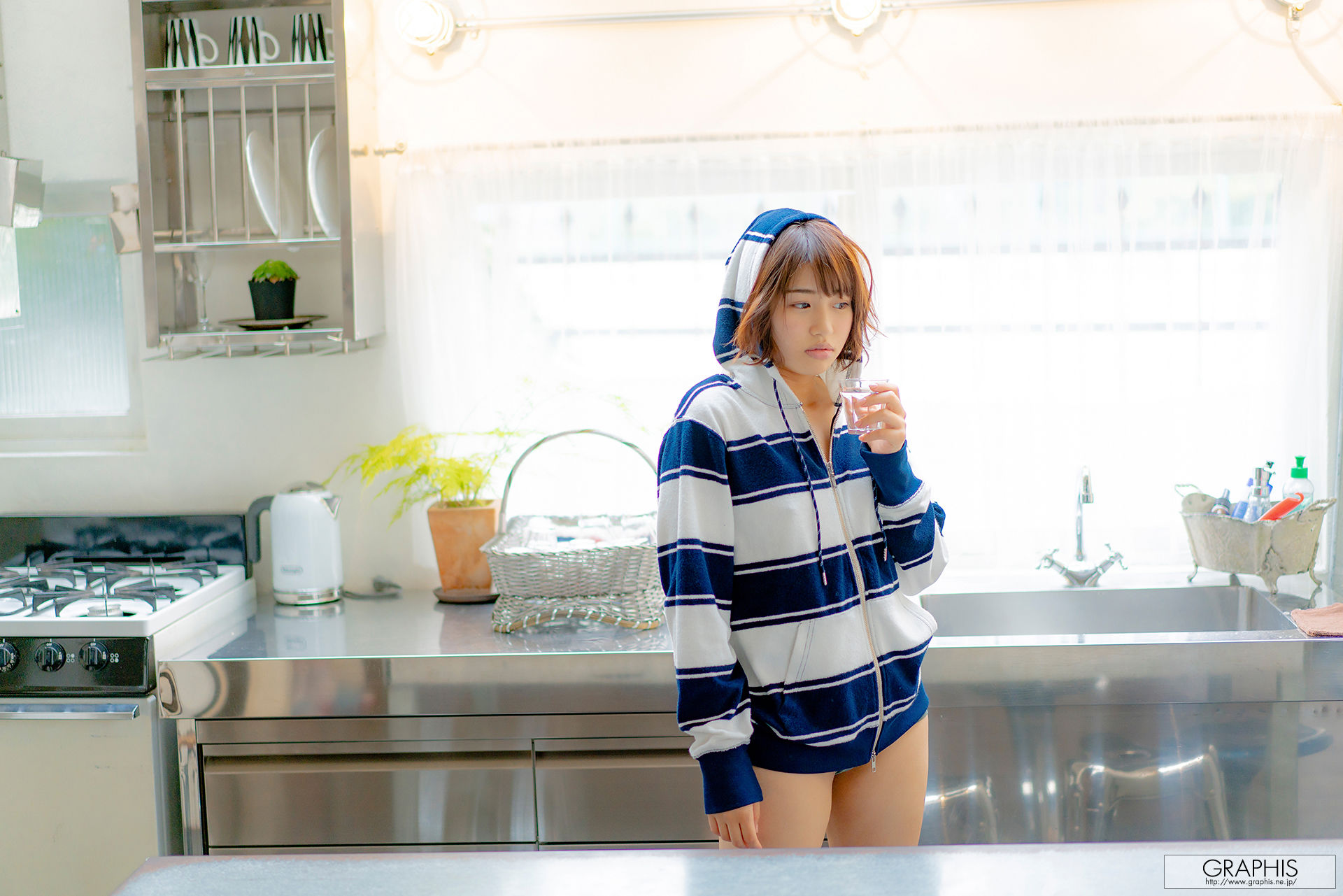 [Graphis] First Gravure 初脱ぎ娘 Mahiro Tadai 唯井まひろ