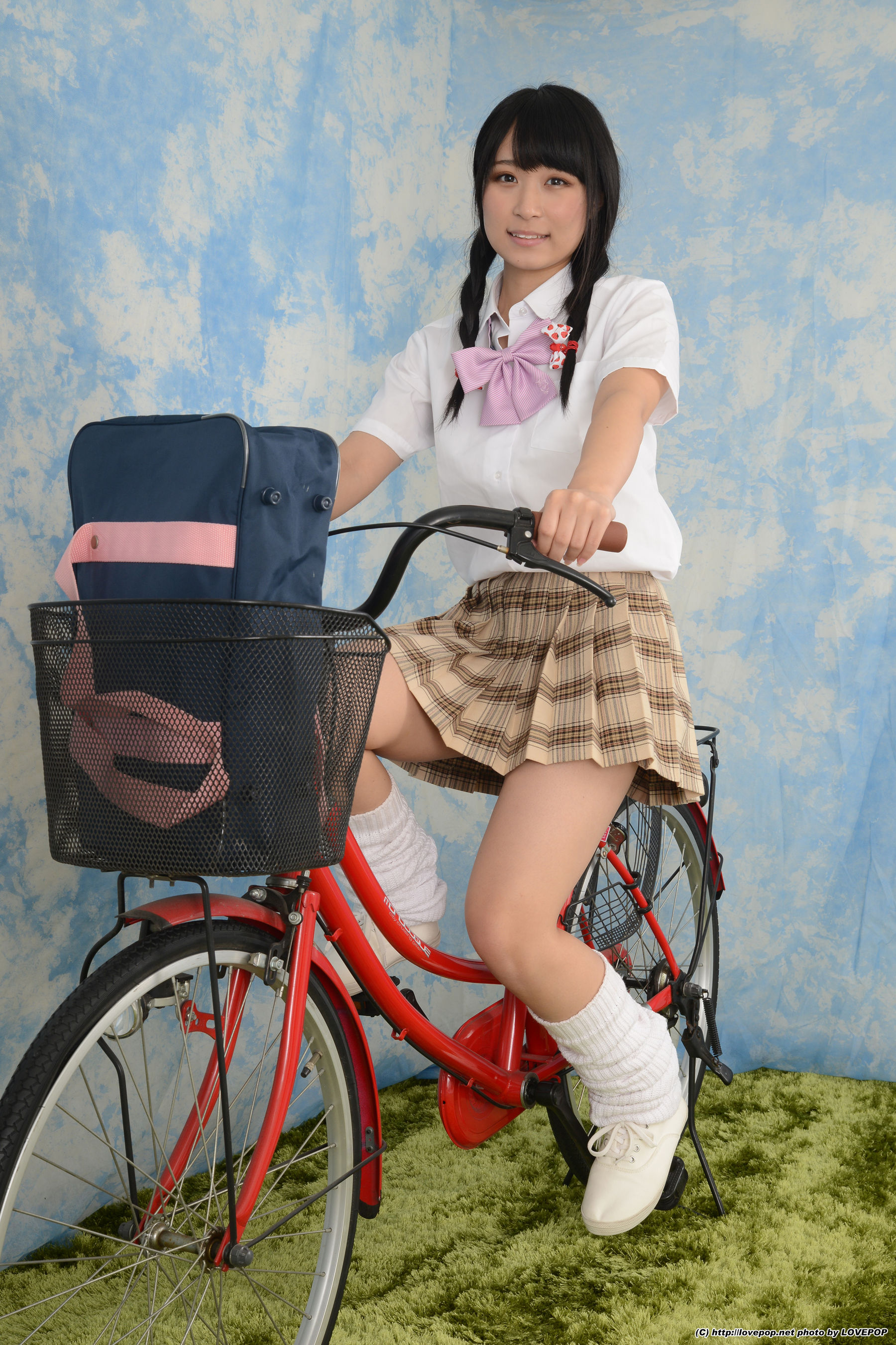 [LOVEPOP] Mikuni Saran 三國さらん bicycle ! panchira!! - PPV