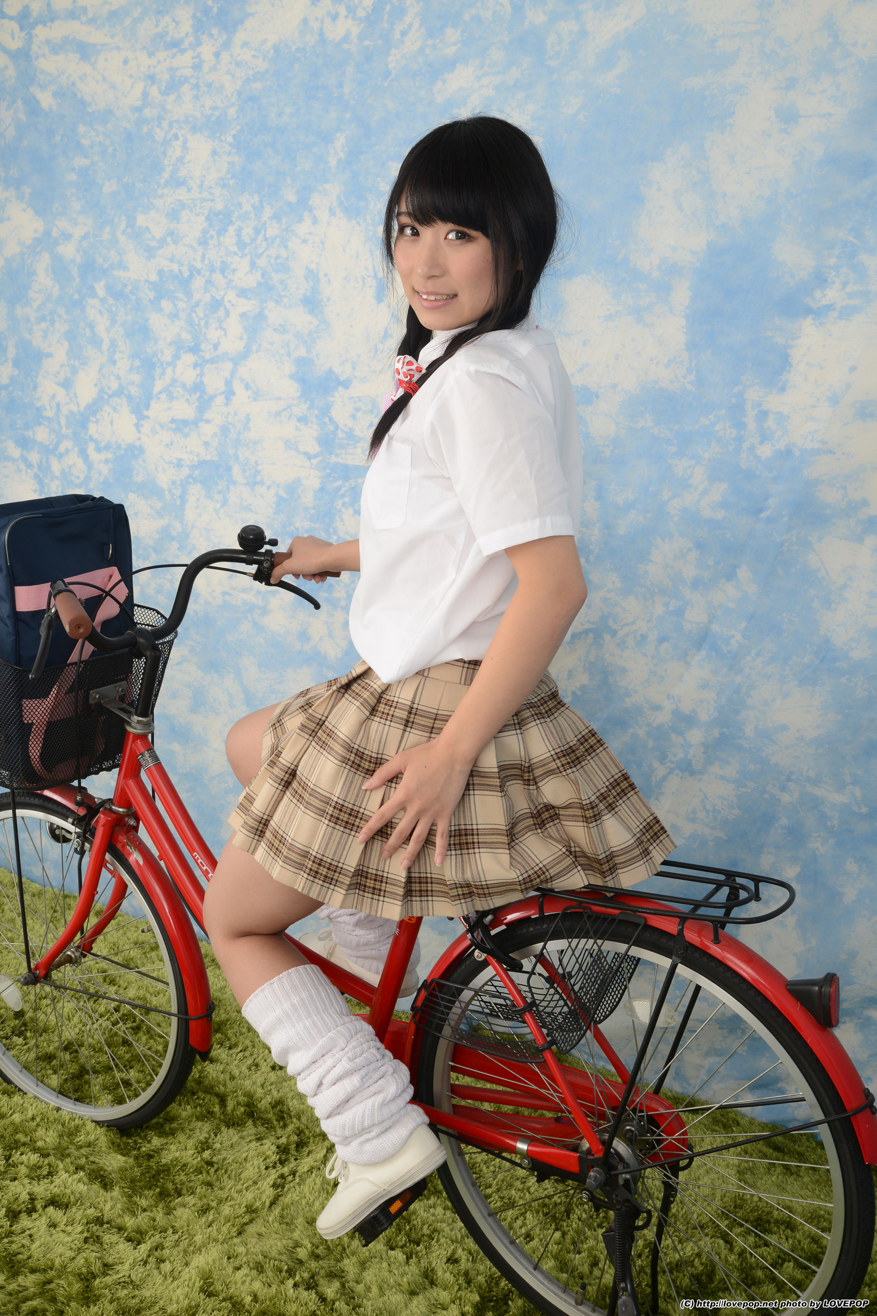 [LOVEPOP] Mikuni Saran 三國さらん bicycle ! panchira!! - PPV