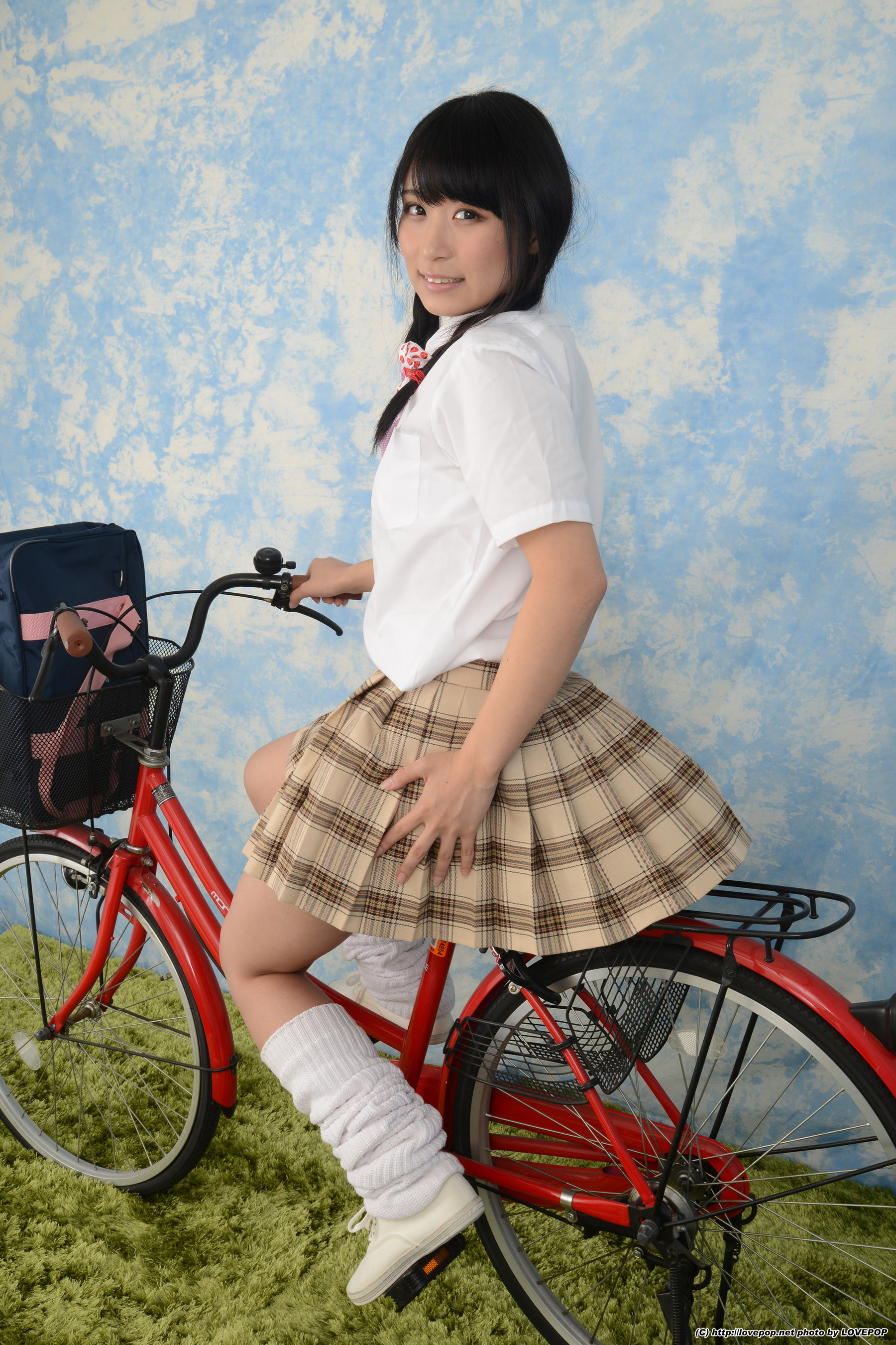 [LOVEPOP] Mikuni Saran 三國さらん bicycle ! panchira!! - PPV