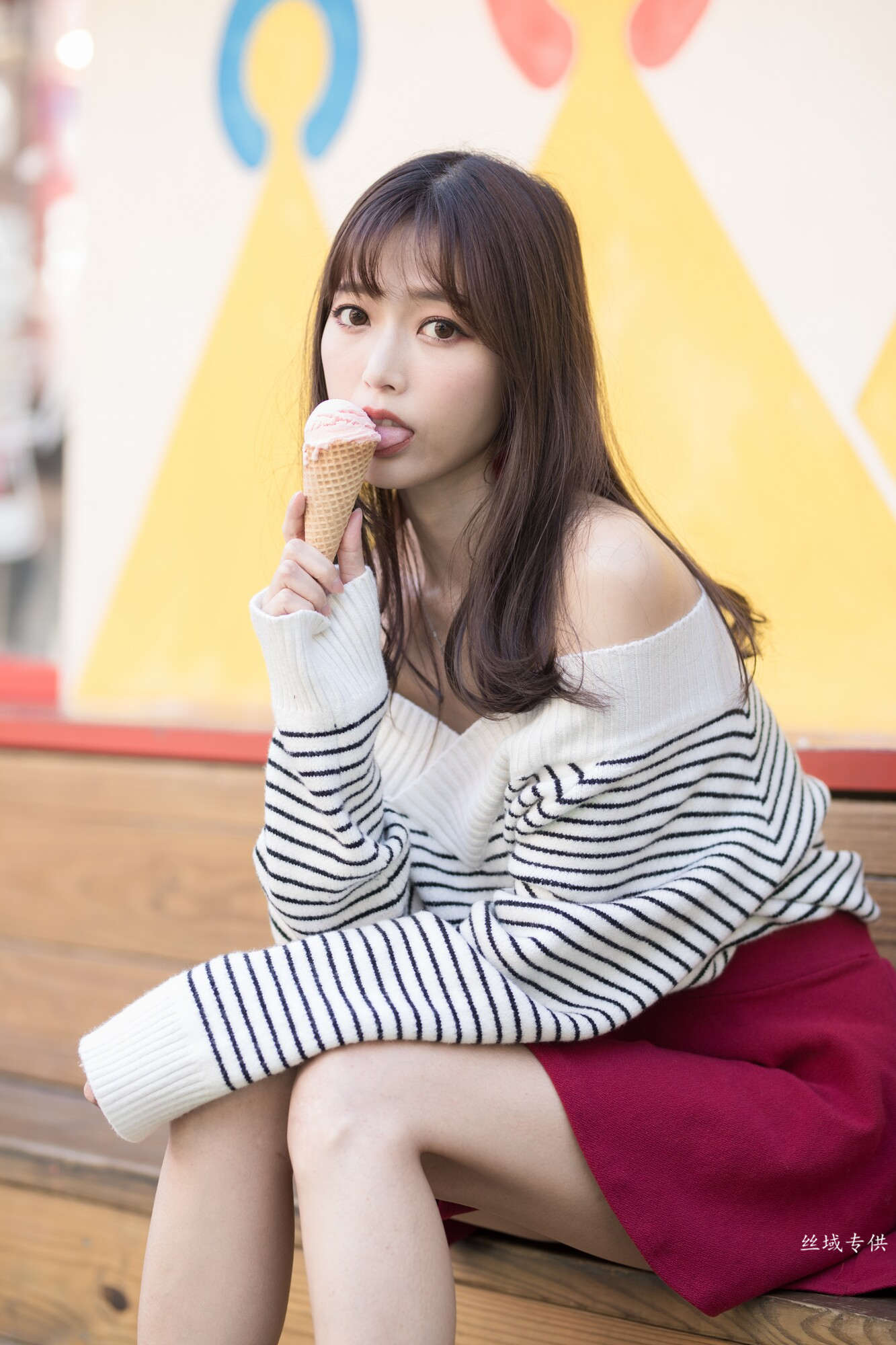 [台湾正妹]  億億 審計新村 （两套服装）