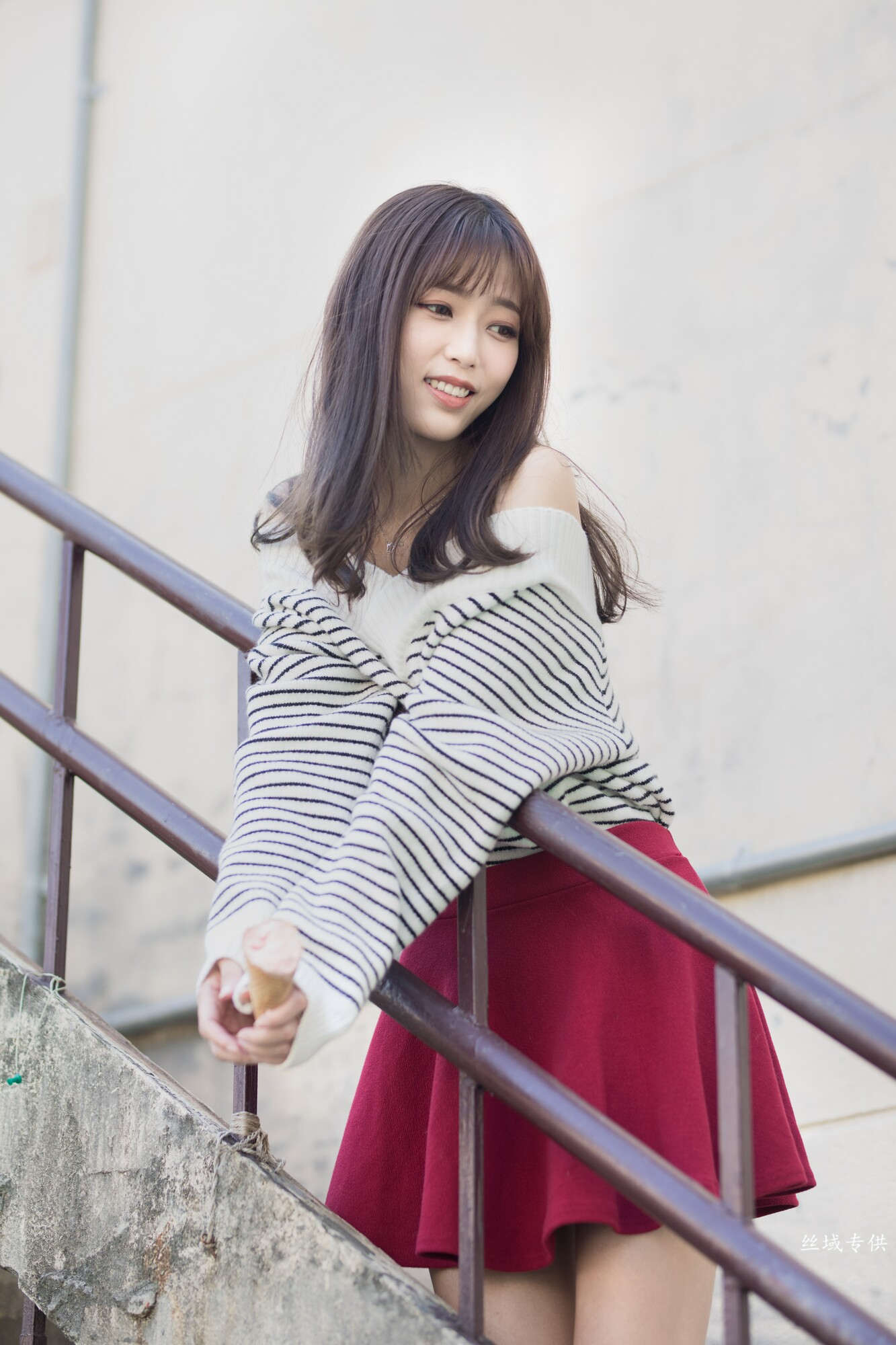 [台湾正妹]  億億 審計新村 （两套服装）