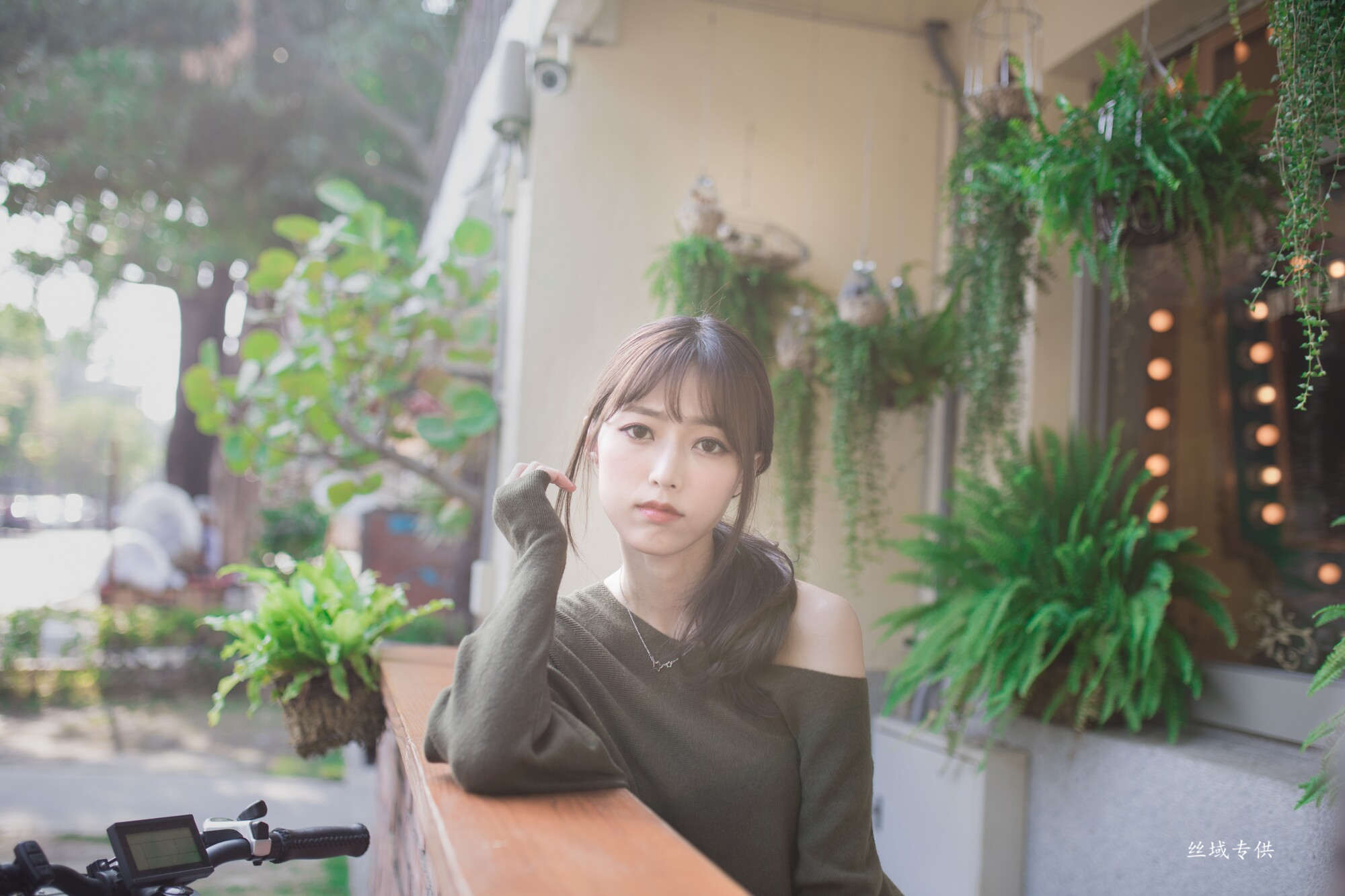 [台湾正妹]  億億 審計新村 （两套服装）