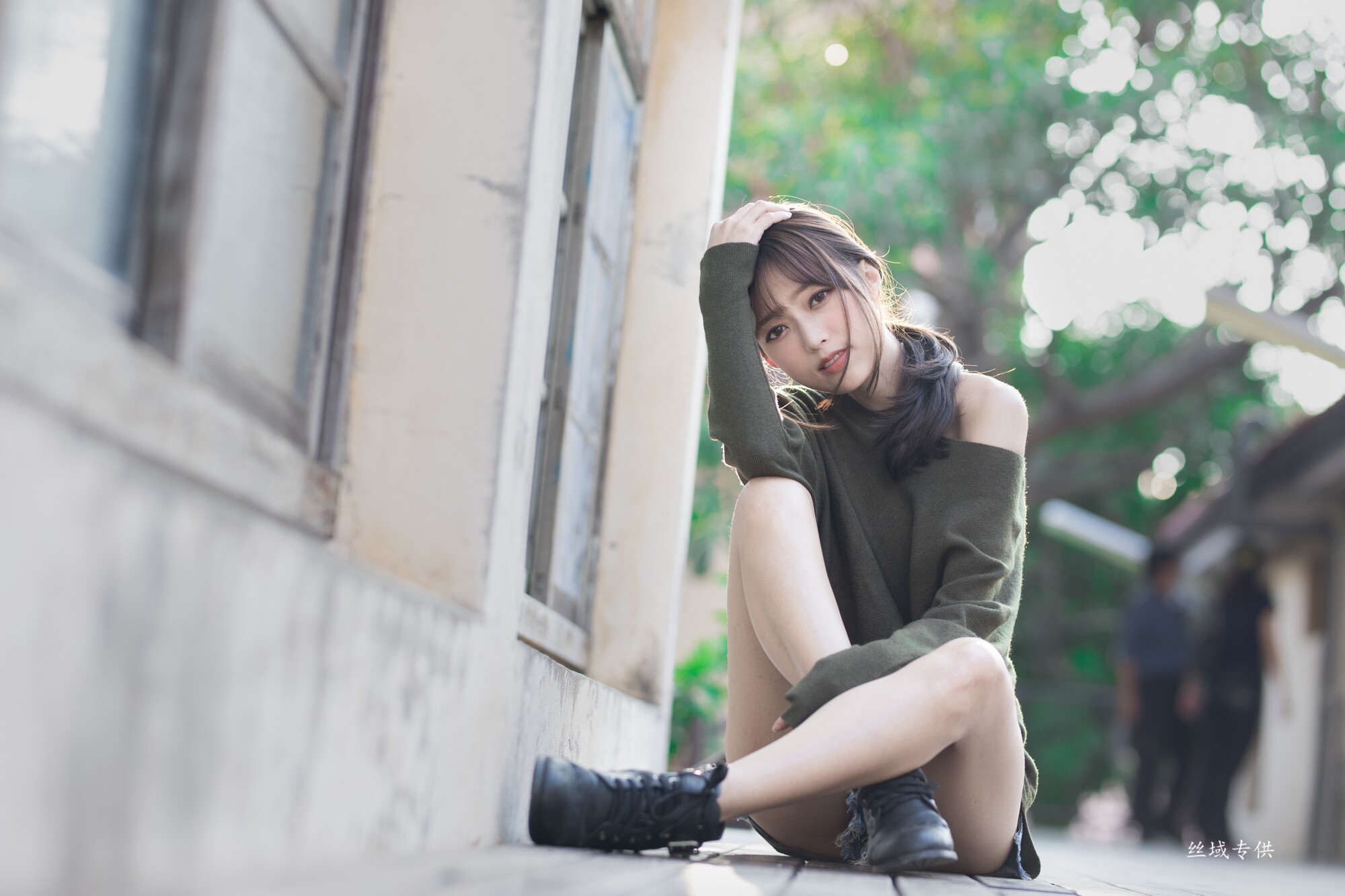 [台湾正妹]  億億 審計新村 （两套服装）