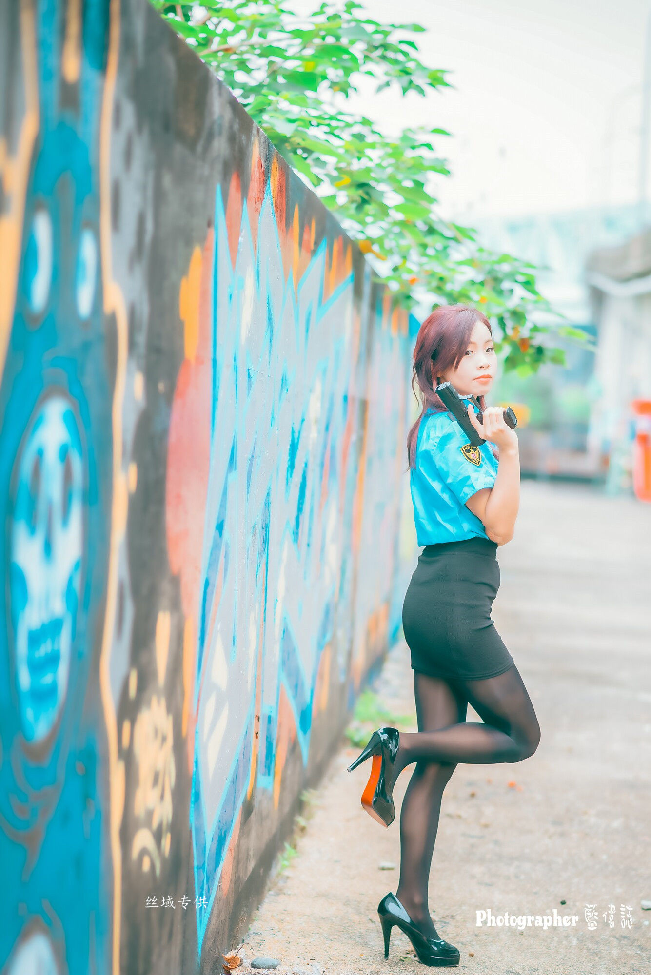 [台湾正妹]  賴筱菁 中彰橋下-(女警黑丝）