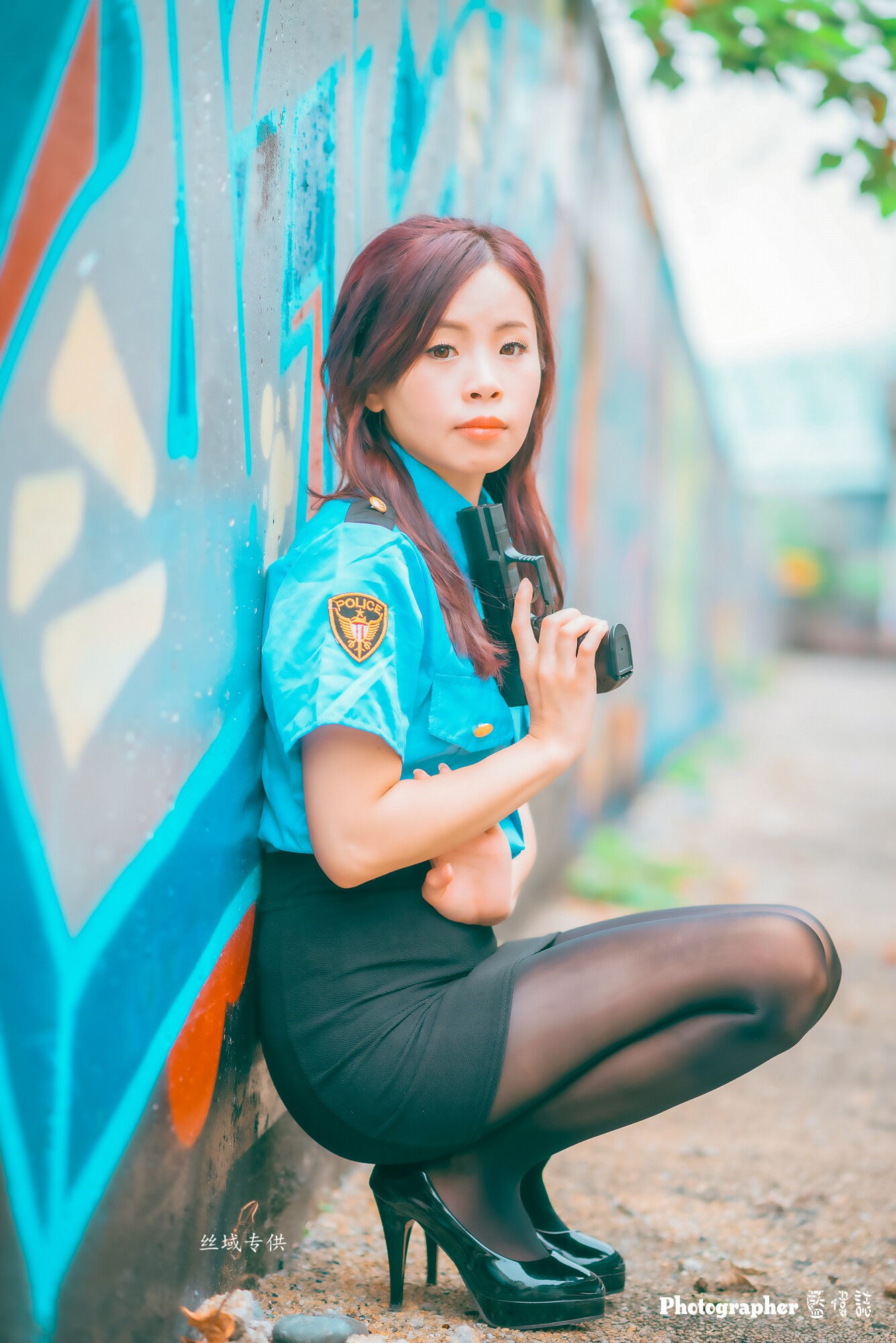 [台湾正妹]  賴筱菁 中彰橋下-(女警黑丝）