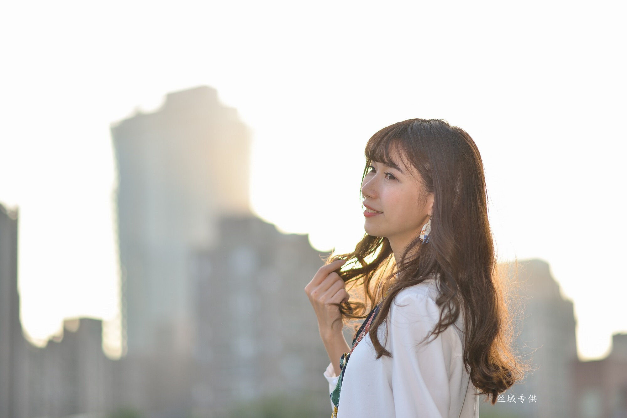 [台湾正妹] 題題 國美館.時裝 黑丝小妹短裙街拍