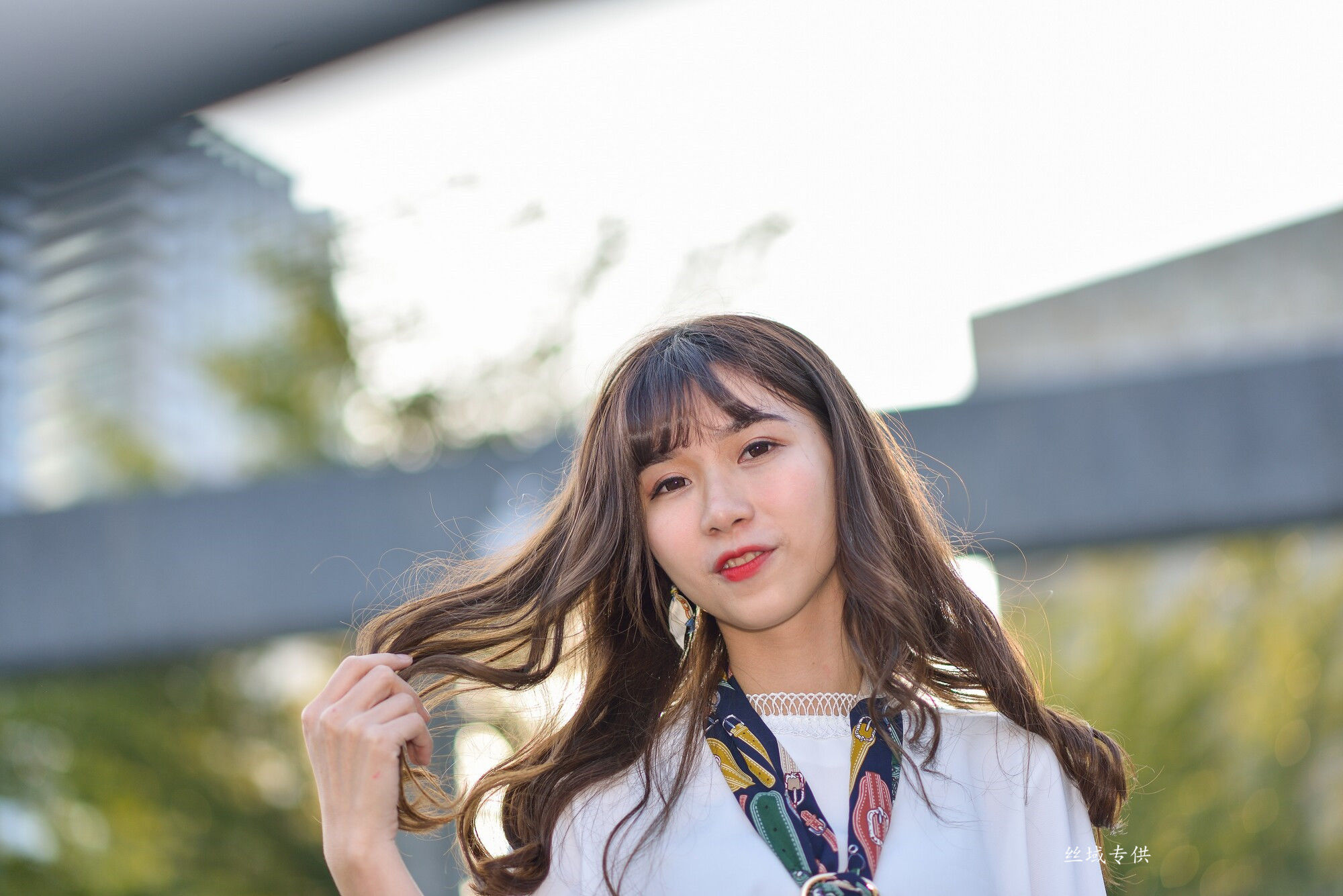 [台湾正妹] 題題 國美館.時裝 黑丝小妹短裙街拍