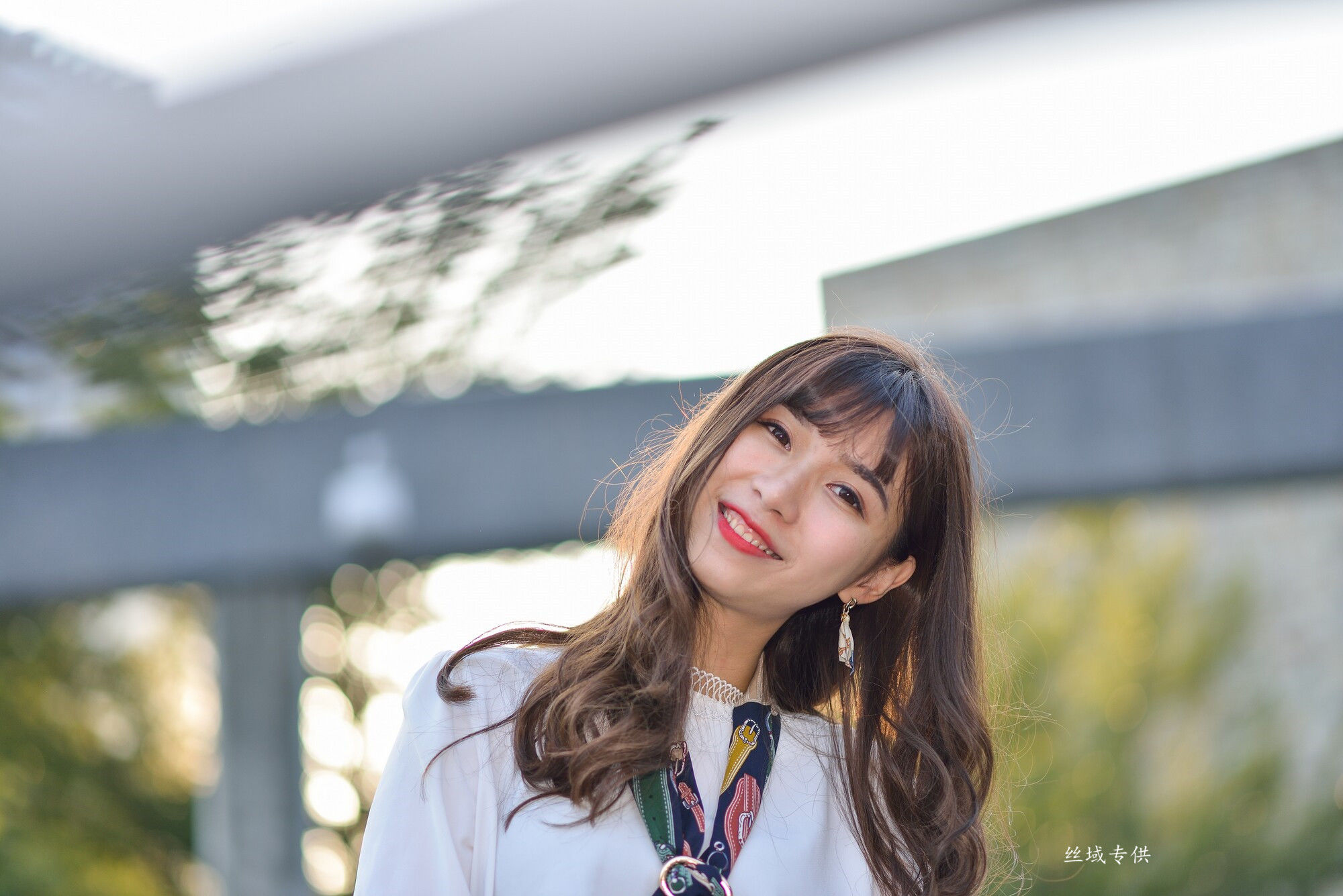 [台湾正妹] 題題 國美館.時裝 黑丝小妹短裙街拍
